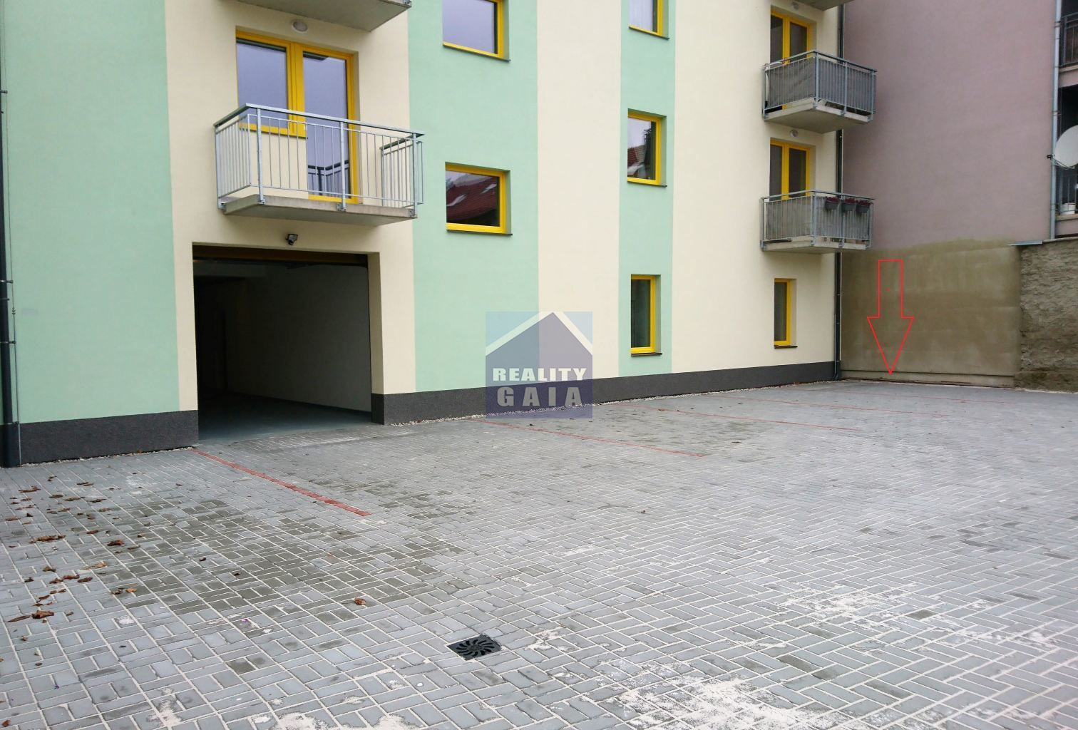 Pronájem parkovacího stání - titulní obrázek--