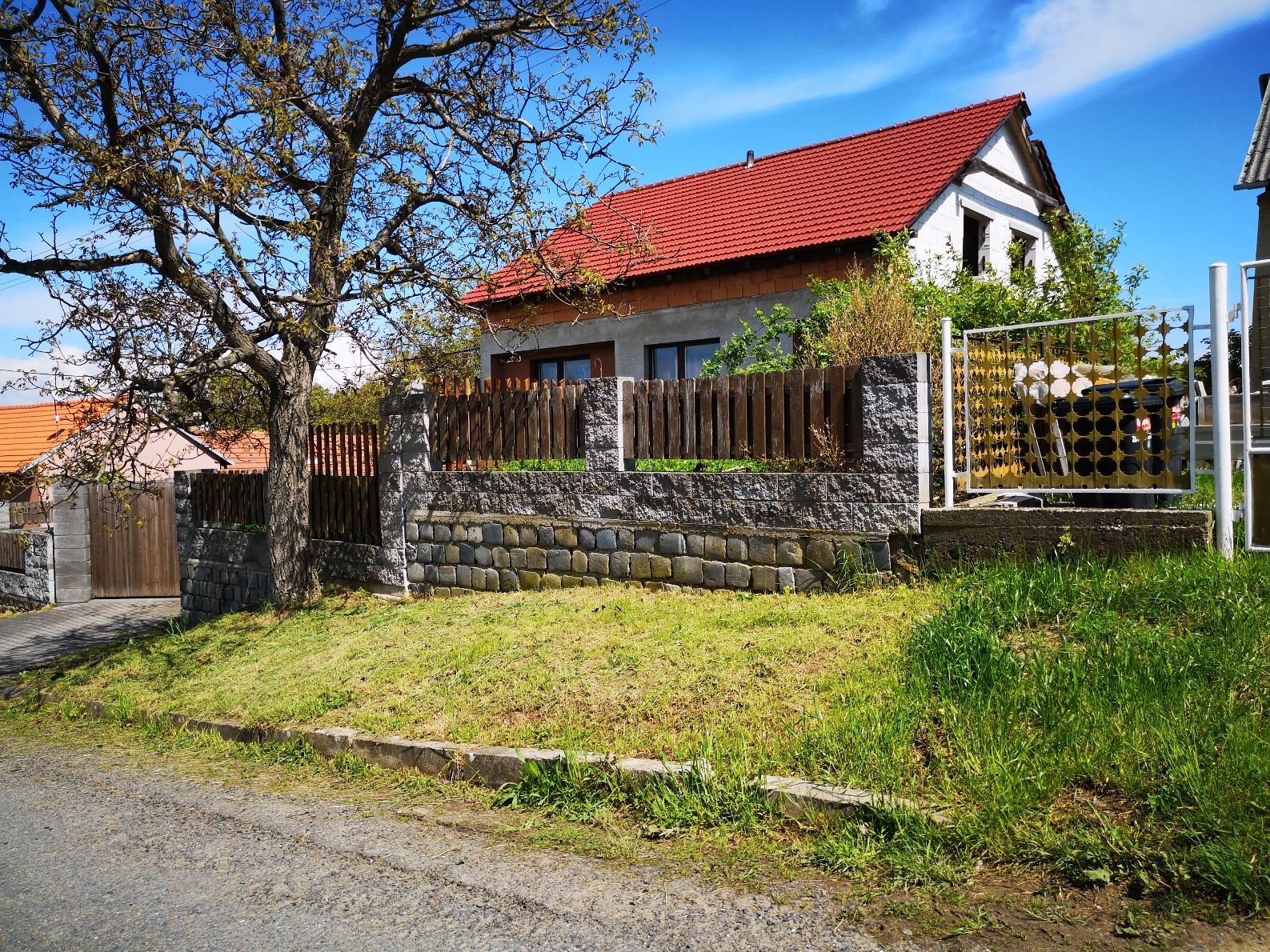 Rodinný dům Kostelany - titulní obrázek--