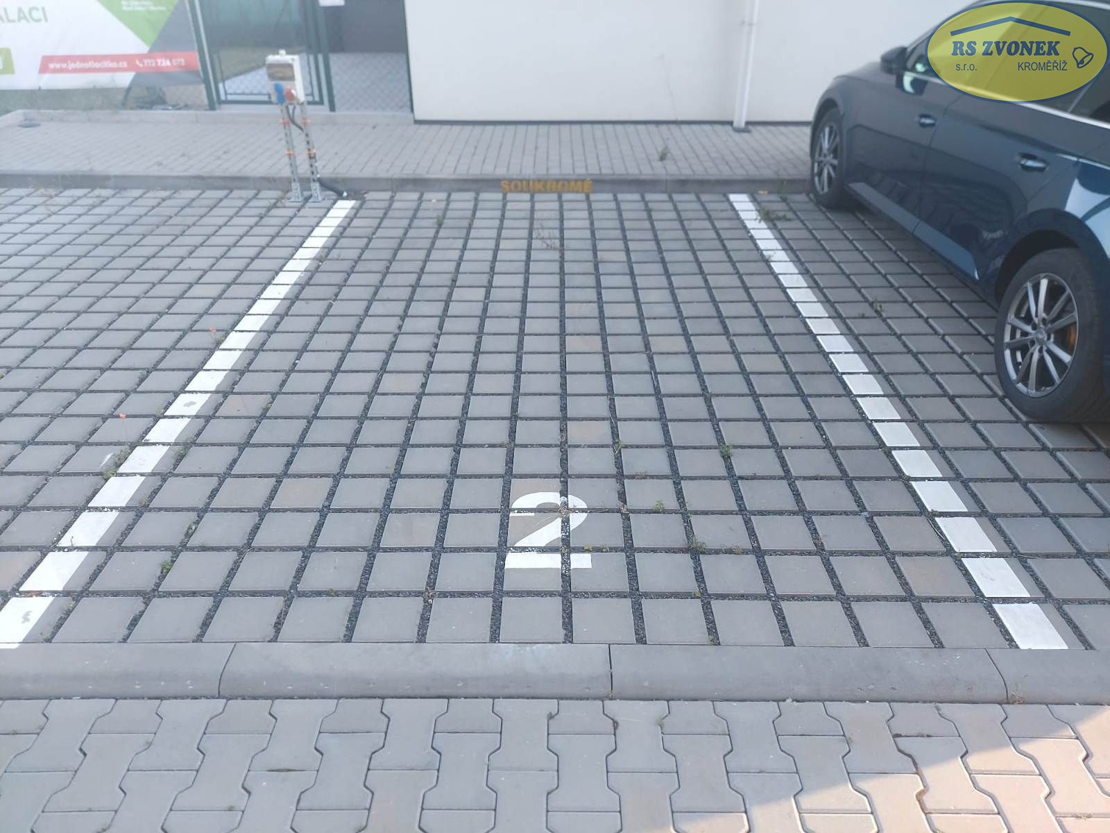 Pronájem parkovacího stání, Obvodová, KM - titulní obrázek--