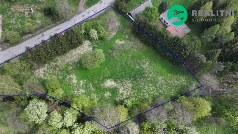 Rovinatá stavební parcela cca 350 m2 s rozlehlou zahradou - obrázek č.9