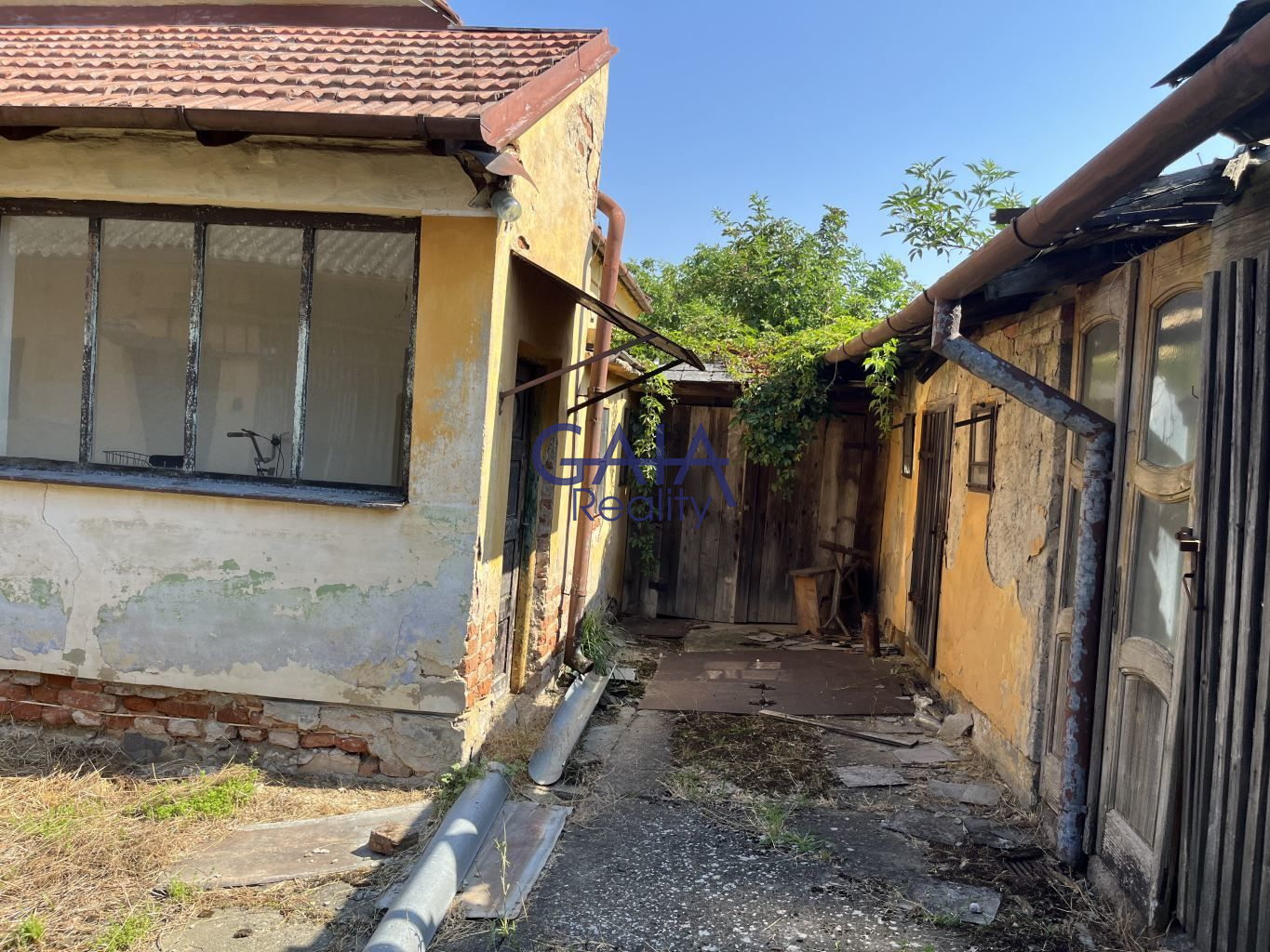 Prvorepublikový dům s možností citlivé rekonstrukce - obrázek č.23
