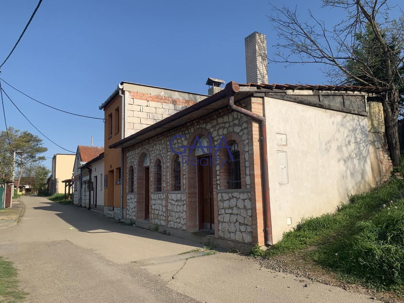 Prodej vinného sklepa s menší zahrádkou - obrázek č.10