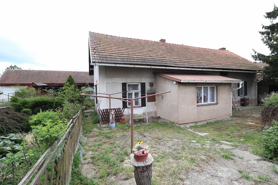 Starší rodinný dům, Roudnice, okr. Hradec Králové - titulní obrázek--