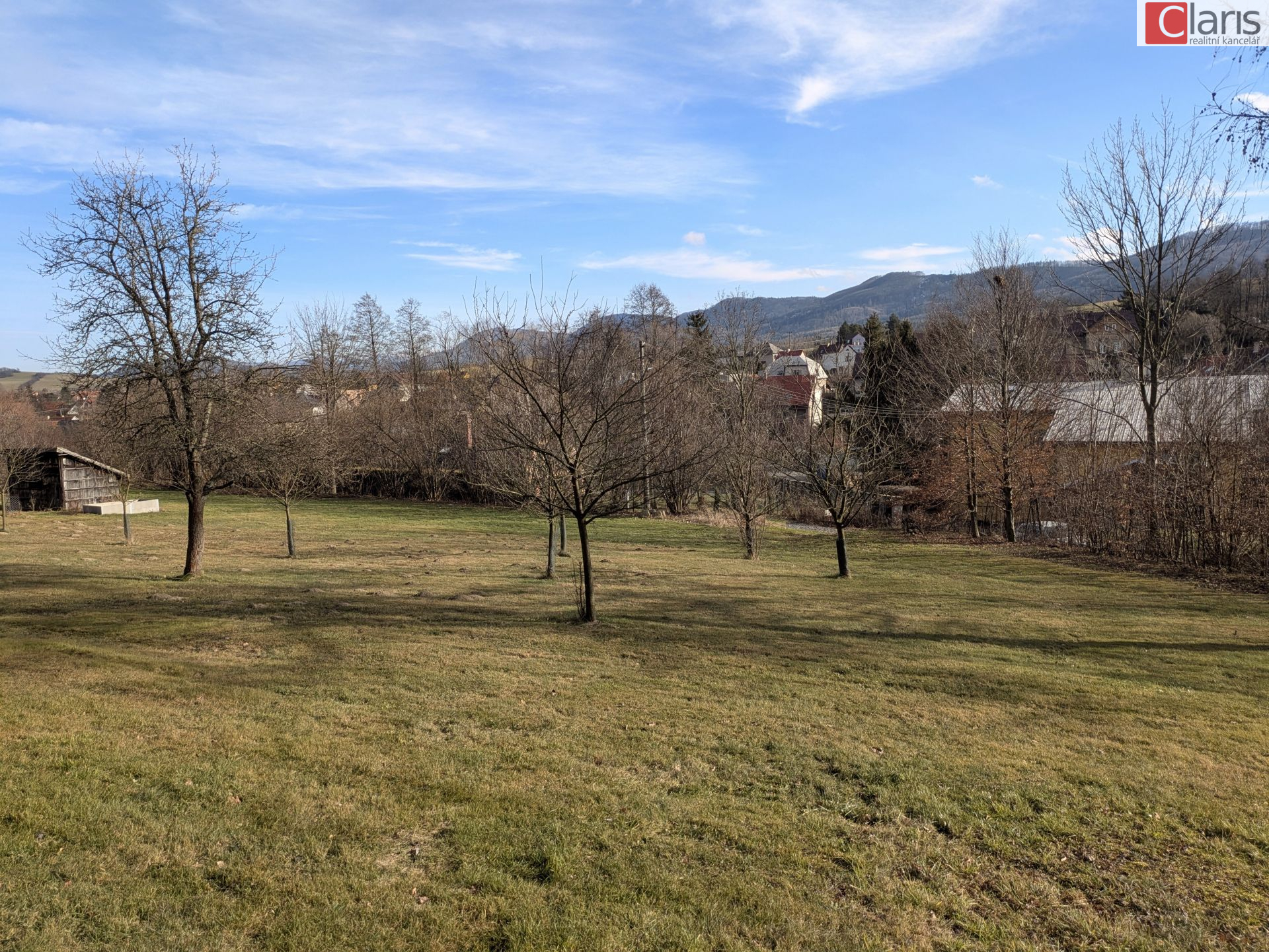 Prodej unikátního pozemku v Hodslavicích s výměrou 5300m2 - titulní obrázek--