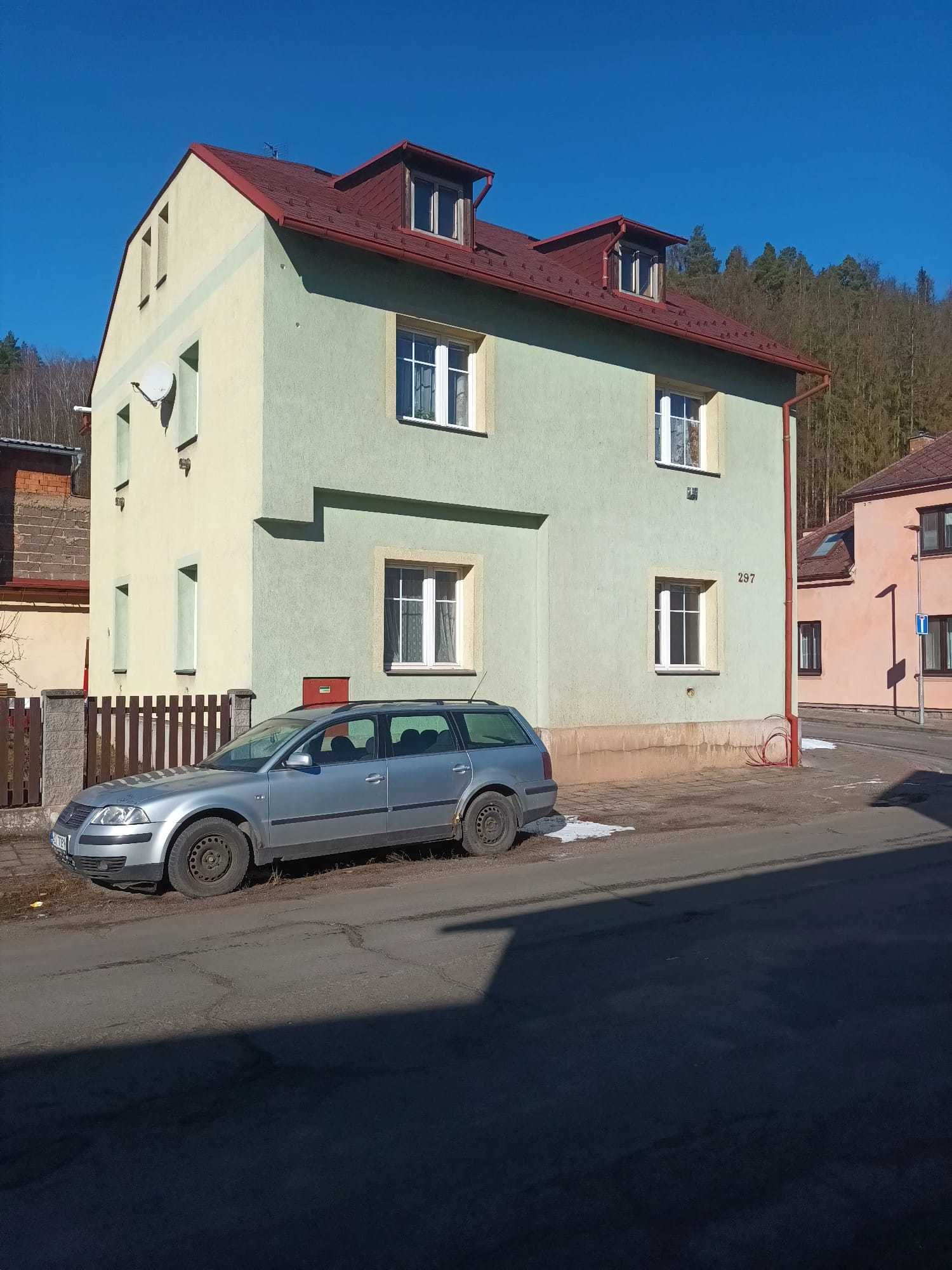 Pronájem BJ 2+1 v RD Hronov, Padolí - titulní obrázek--