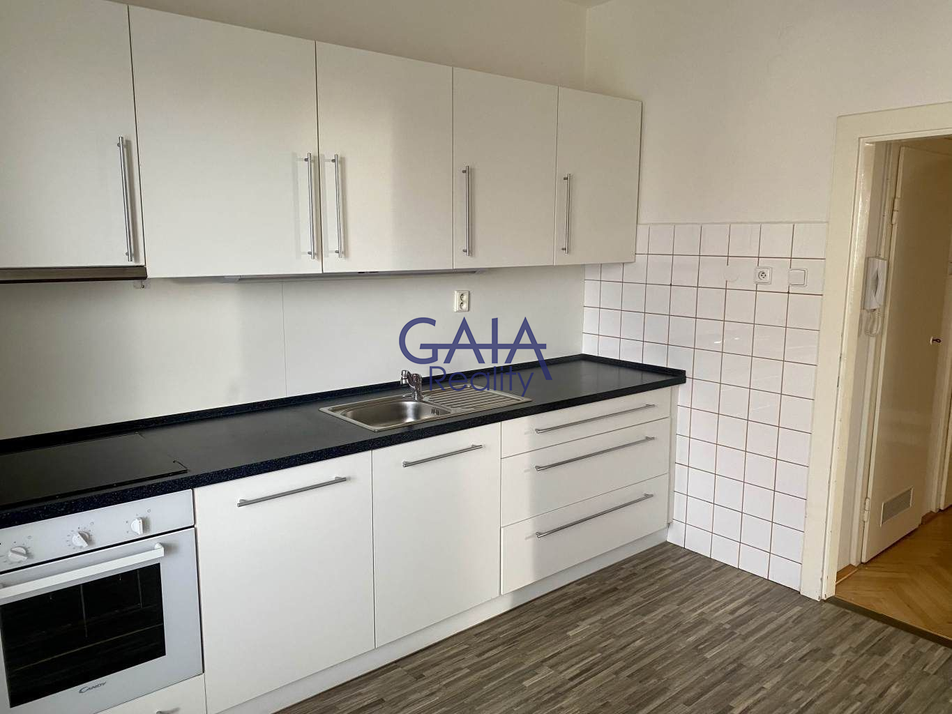 Pronájem prostorného bytu 2+1 (73 m²) blízko centra - obrázek č.5
