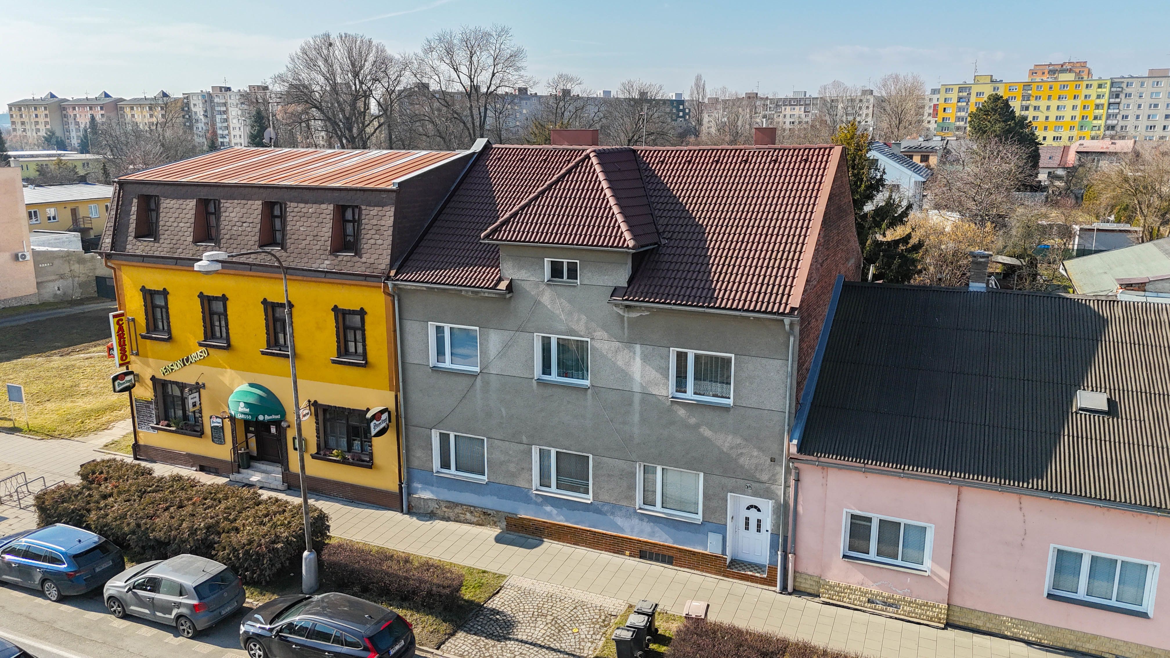 Prodej RD se dvěma byty a velkou zahradou v Olomouci - titulní obrázek--