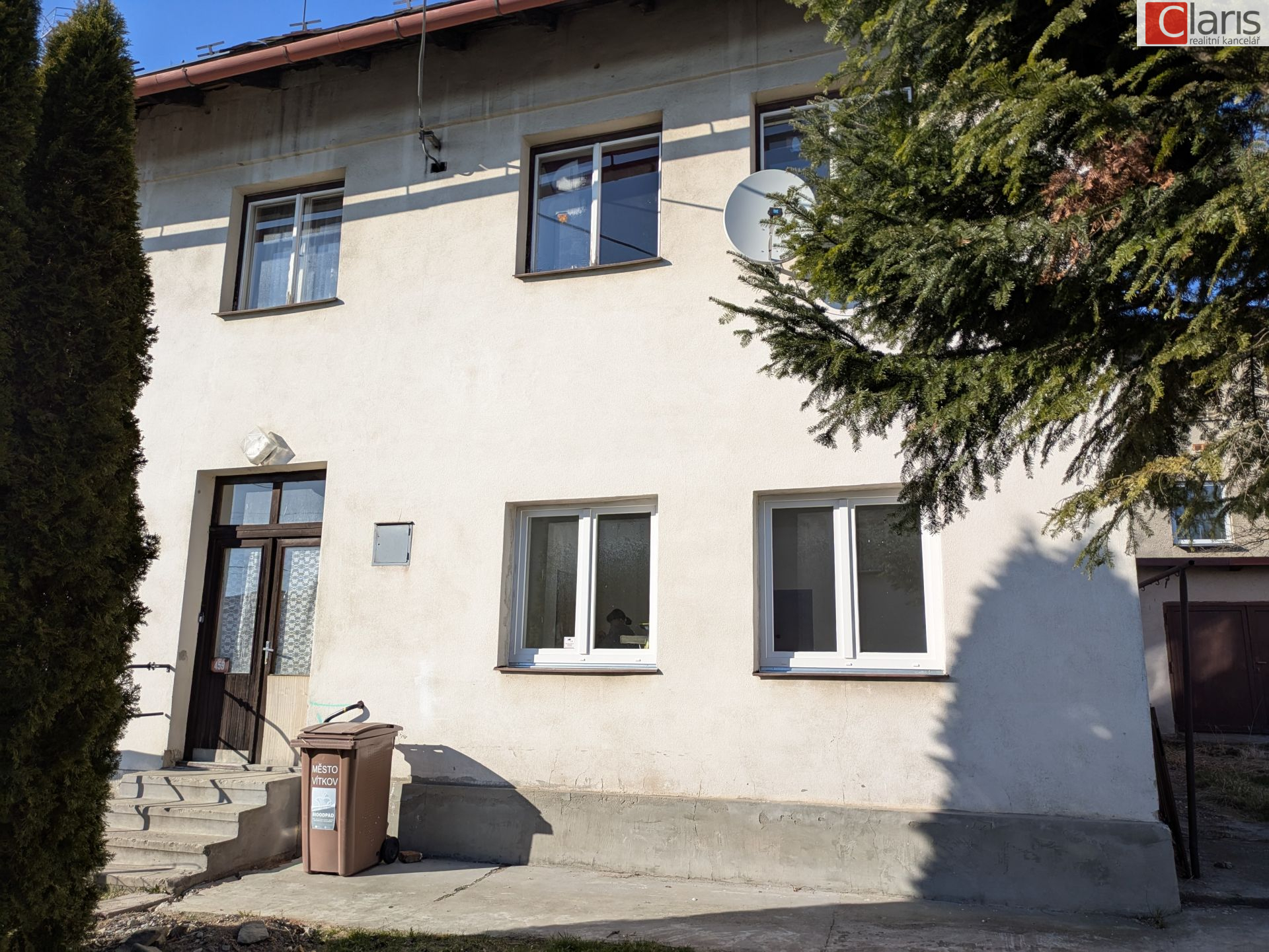 Prodej bytu  4+1 v rodinném domě včetně garáže Vítkov - titulní obrázek--