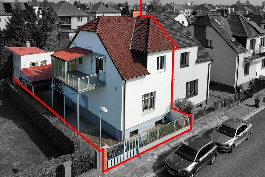 RD na okraji Hradce Králové, klidná čtvrť Svobodné Dvory. - titulní obrázek--