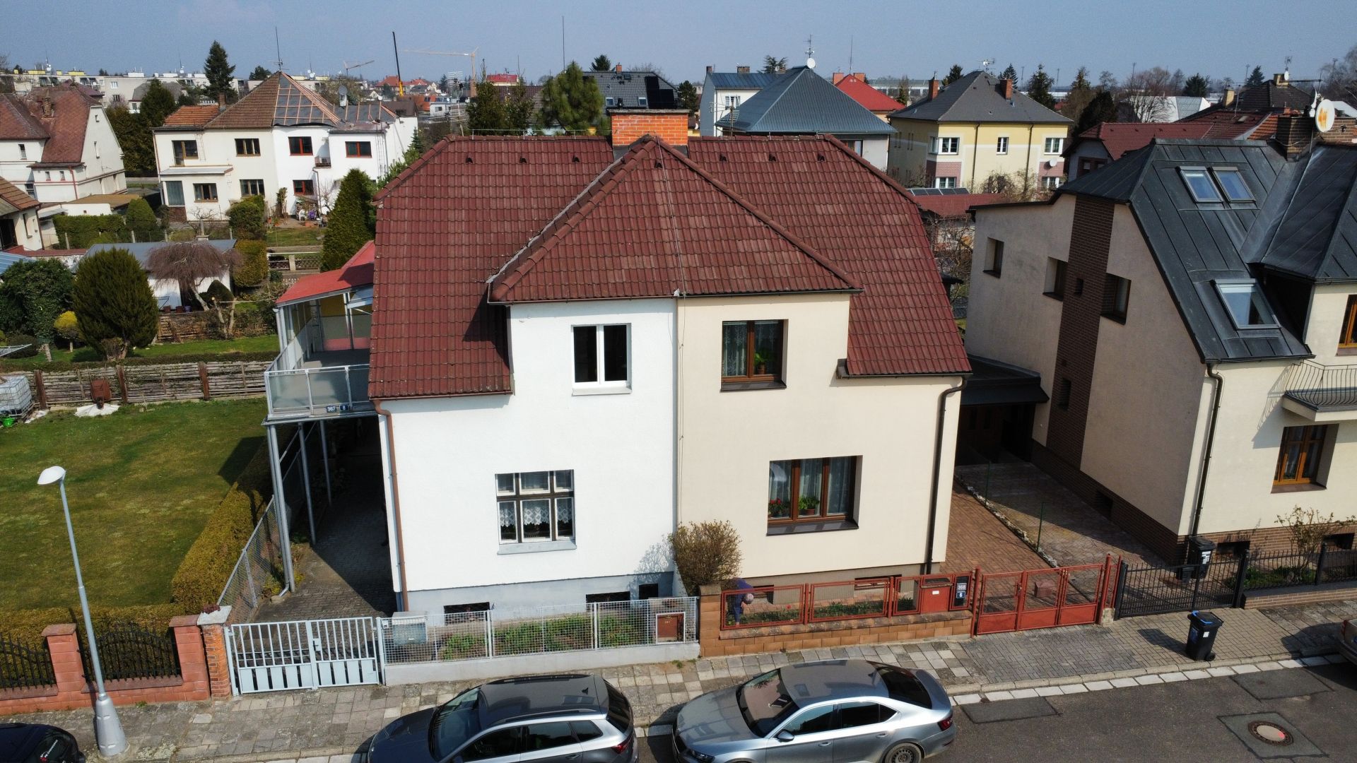 RD na okraji Hradce Králové, klidná čtvrť Svobodné Dvory. - obrázek č.2