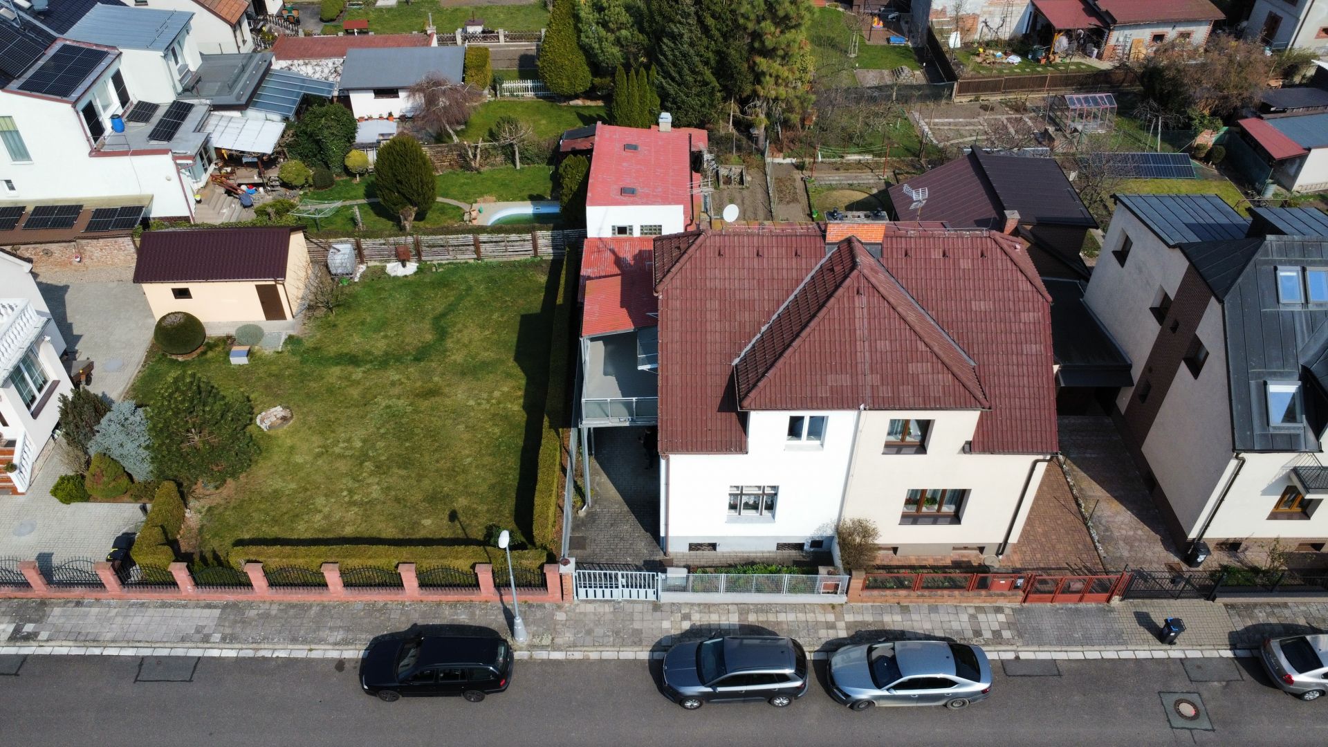 RD na okraji Hradce Králové, klidná čtvrť Svobodné Dvory. - obrázek č.3