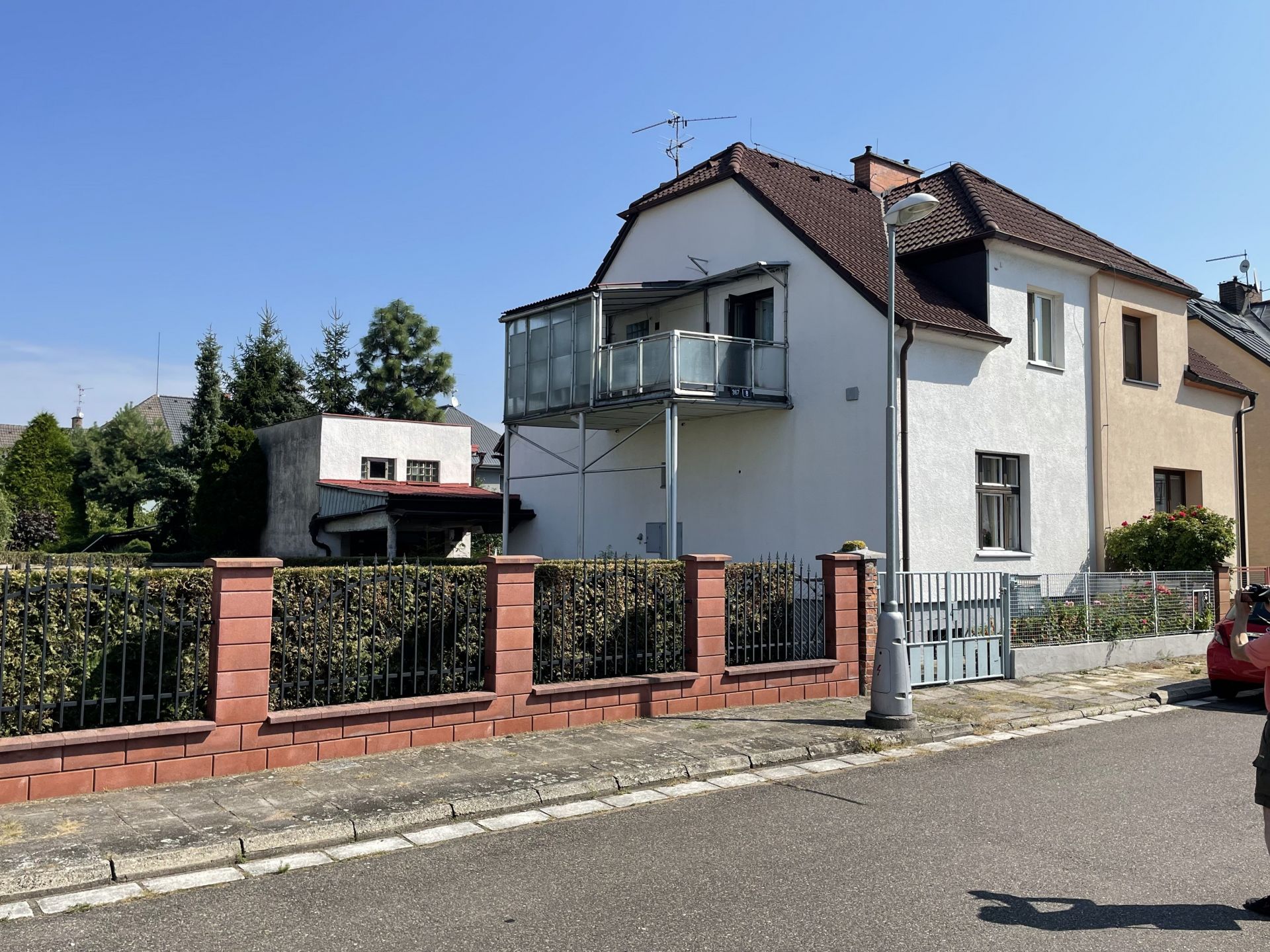 RD na okraji Hradce Králové, klidná čtvrť Svobodné Dvory. - obrázek č.4