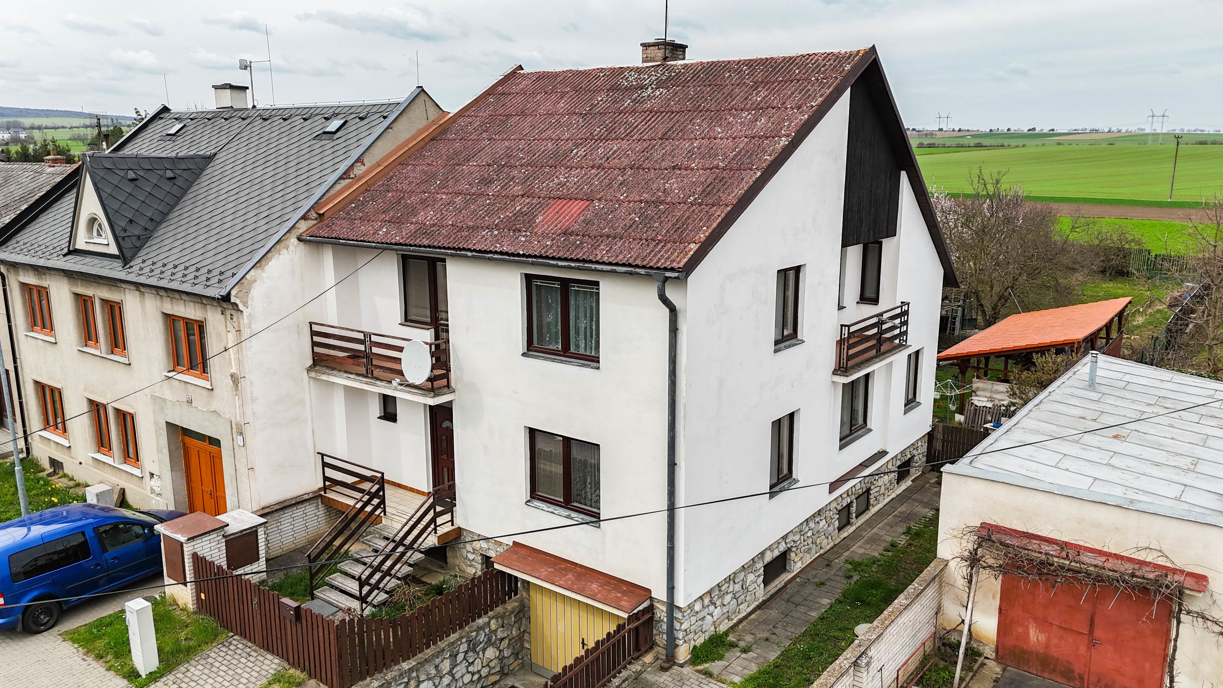 Prodej prostorného RD se zahradou a garáží v Náměšti na Hané - titulní obrázek--