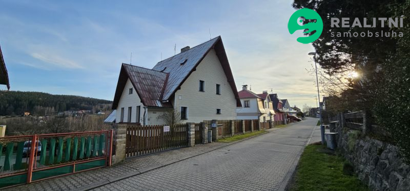 rodinny_dum_5+kk_a_2+kk__nejdek