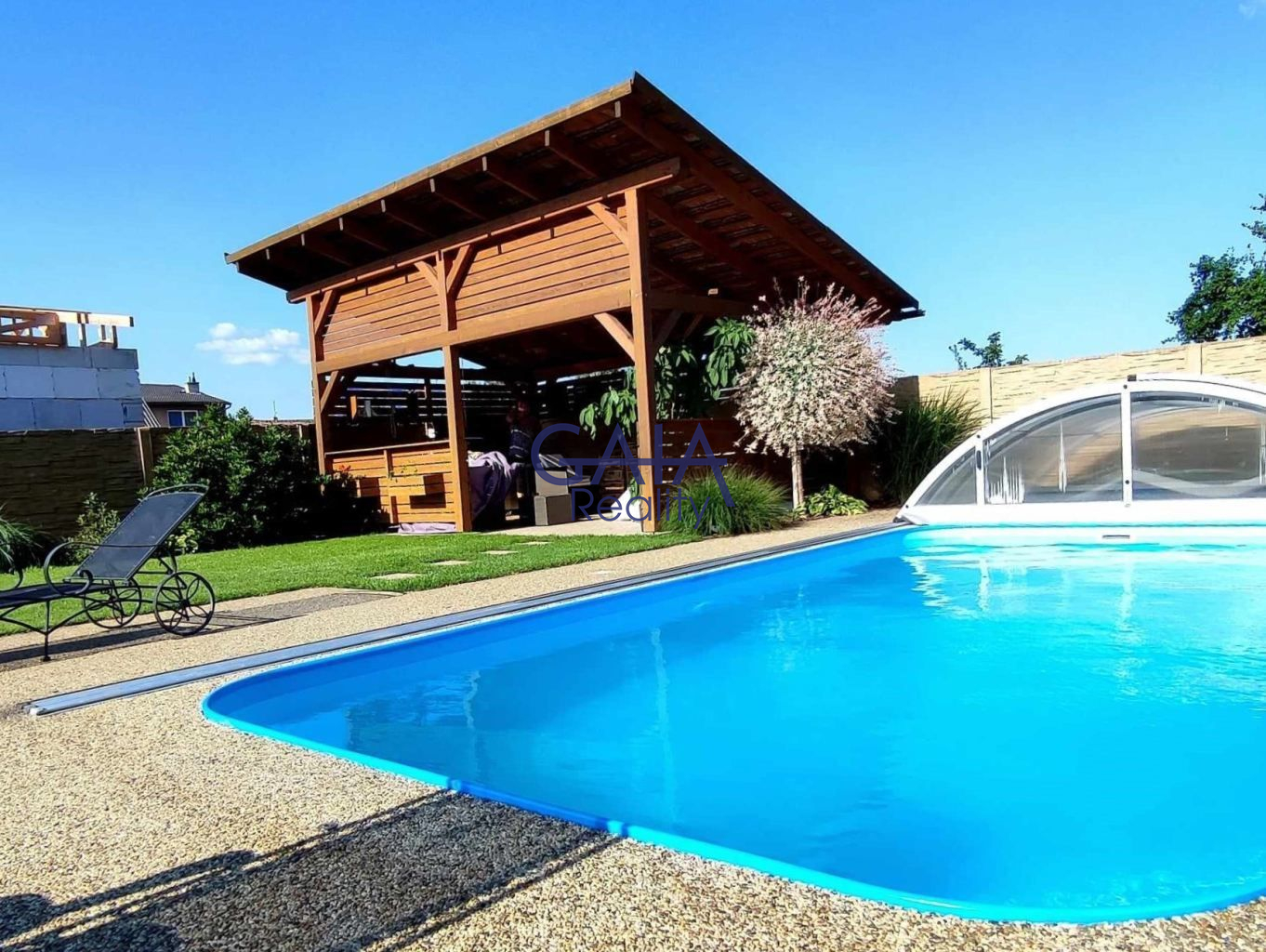 Dům u lesa, bazén, vlastní studna, dobrá dostupnost do Brna - titulní obrázek--