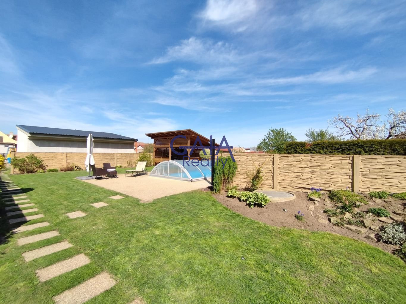 Dům u lesa, bazén, vlastní studna, dobrá dostupnost do Brna - obrázek č.28