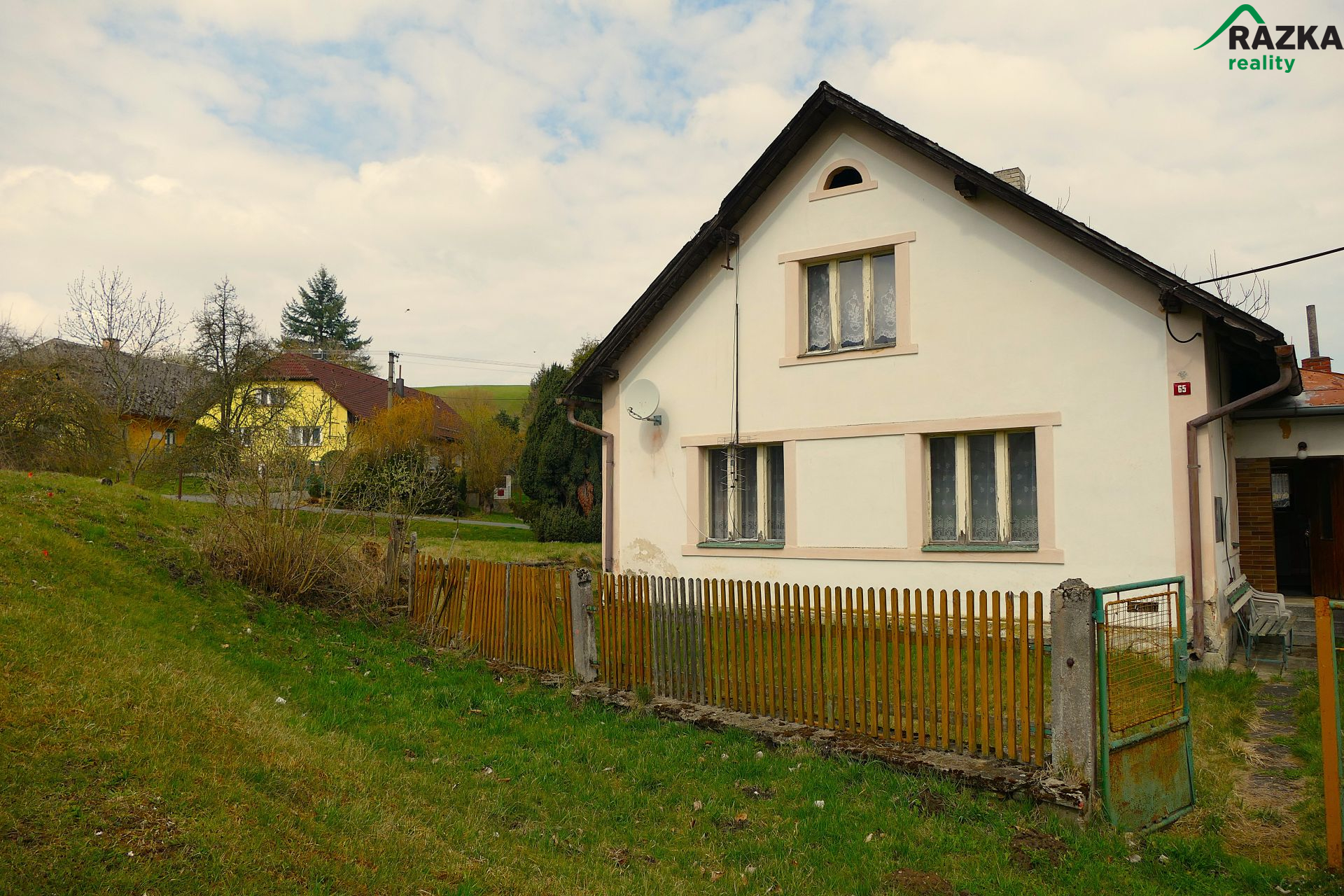 Rodinný dům v Chodské Lhotě, okres Domažlice - titulní obrázek--