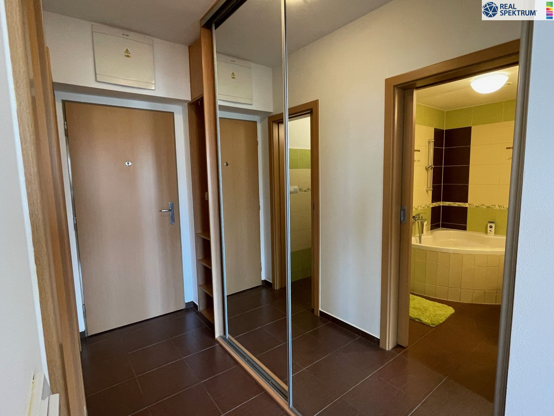 Exkluzivní byt 2+KK s dvěma terasami, klimatizací a garáž.st - obrázek č.10