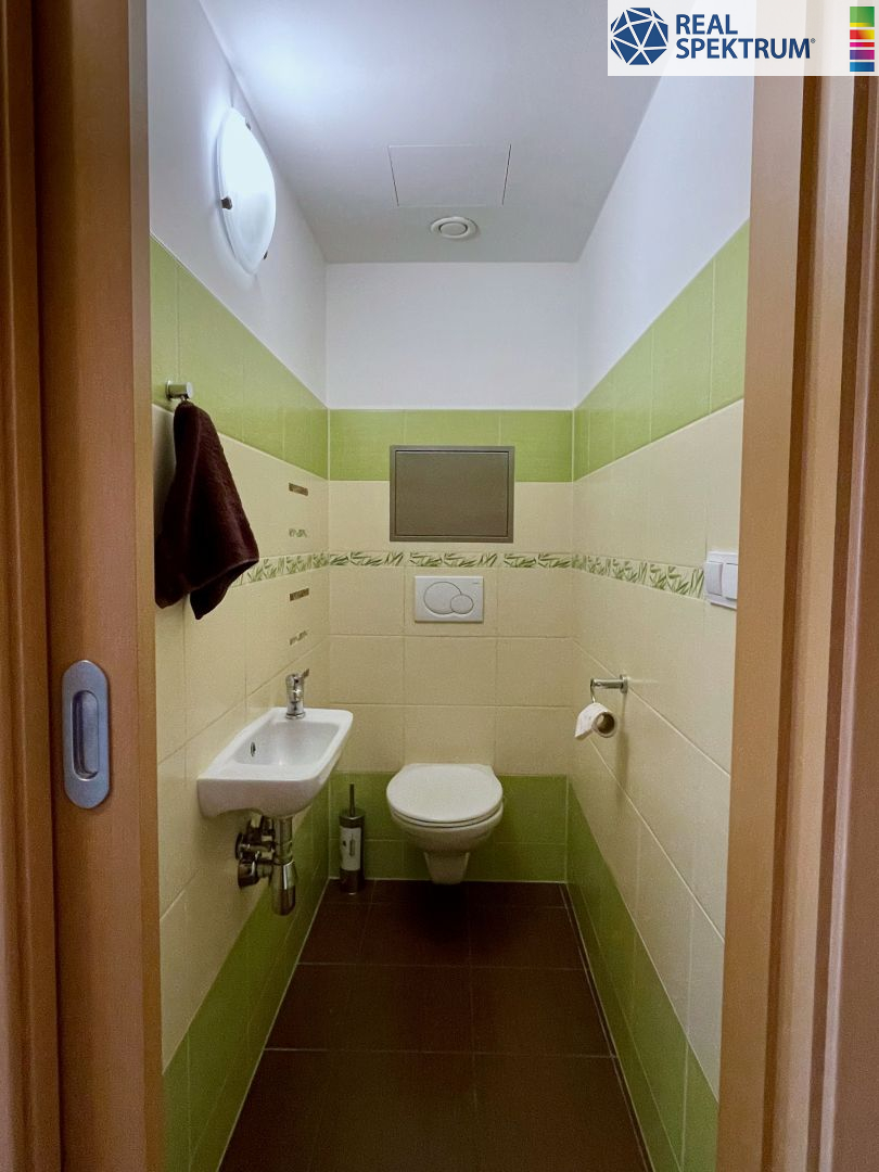 Exkluzivní byt 2+KK s dvěma terasami, klimatizací a garáž.st - obrázek č.13