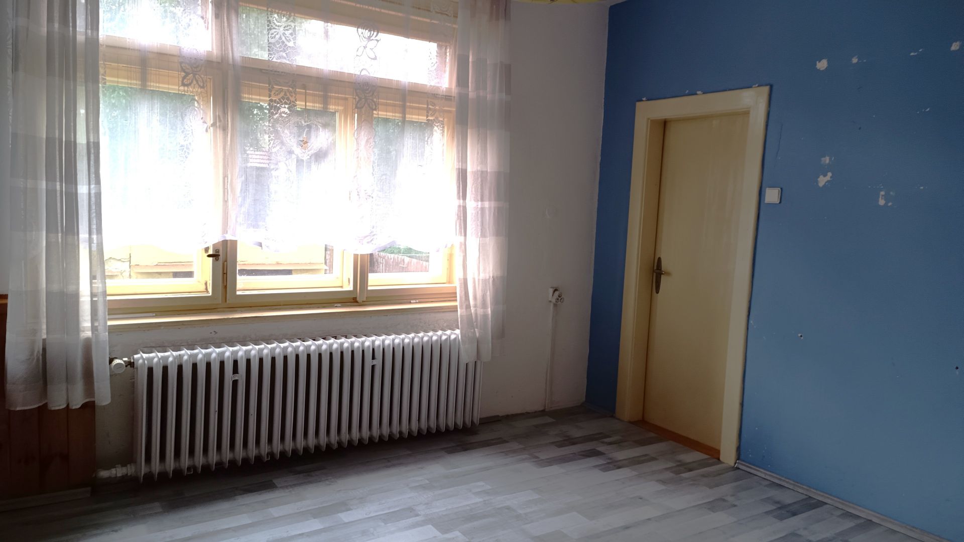 Byt 3+1 s lodžií, sklepem, kolnou a oploceným dvorem - obrázek č.9