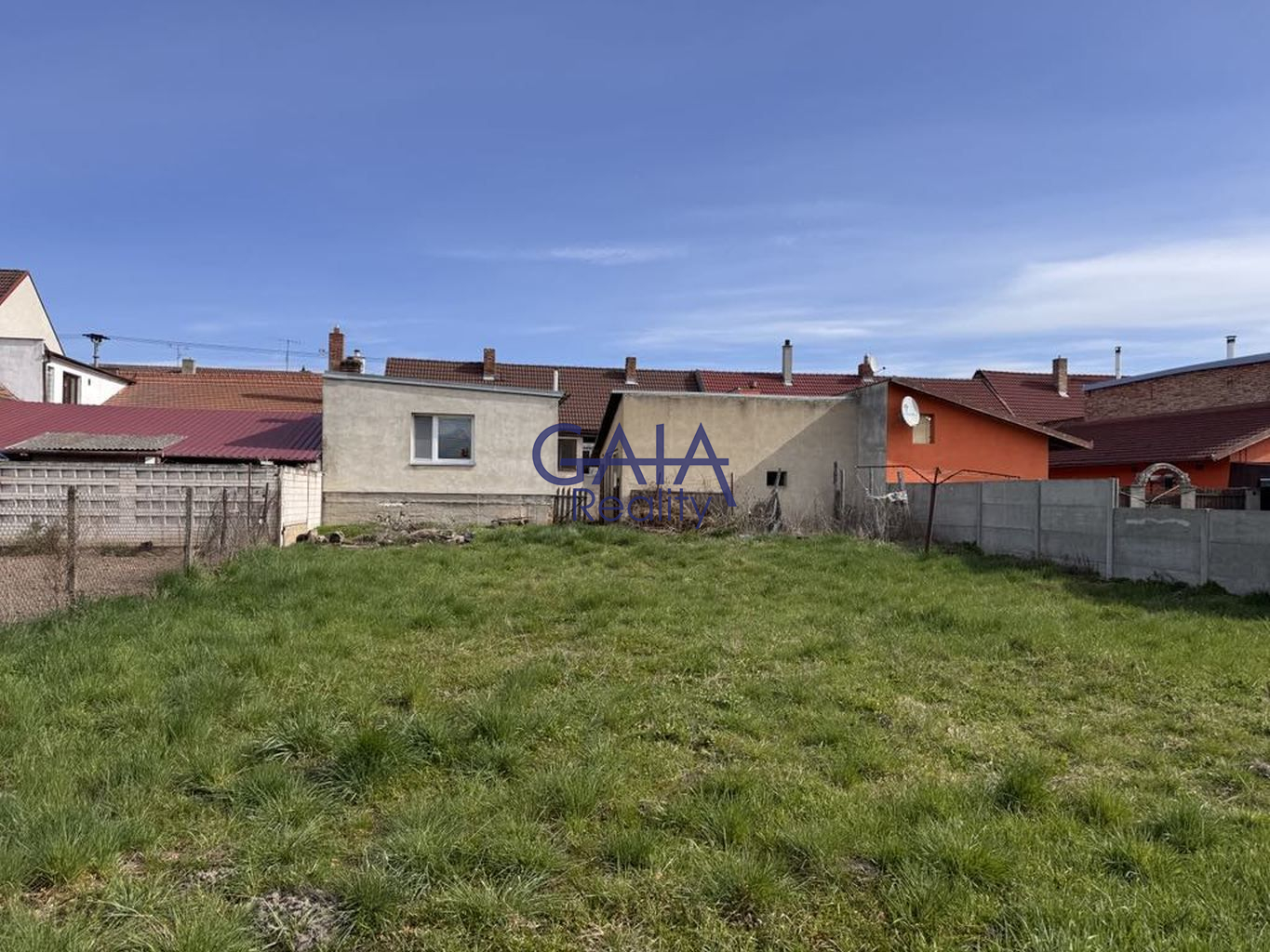 Rod. dům 4+2 se dvěma byt. jednotkami a velkou zahradou - obrázek č.7