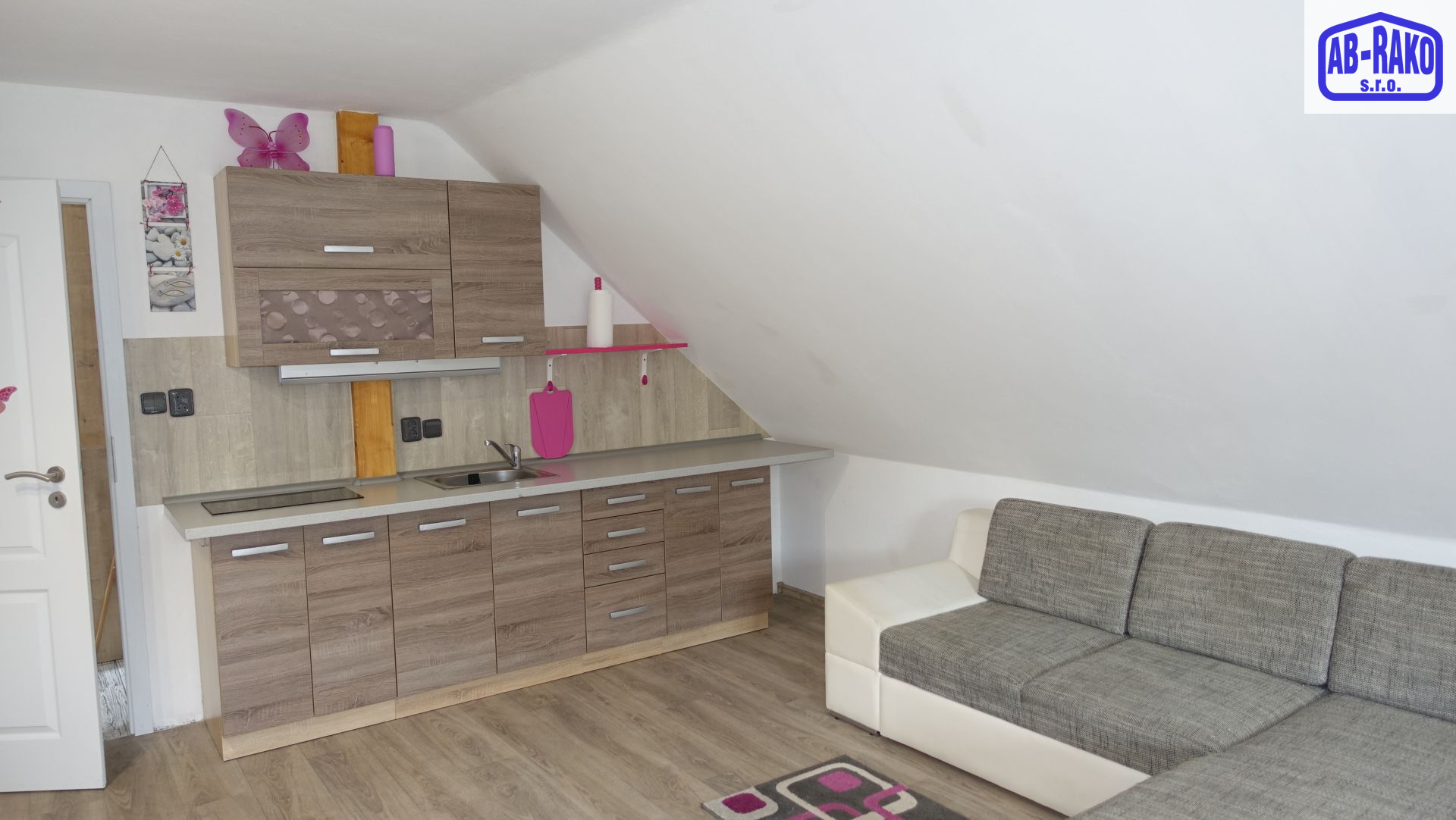 Luxusní bydlení s podnikáním a chovatelstvím v Rodvínově - obrázek č.13