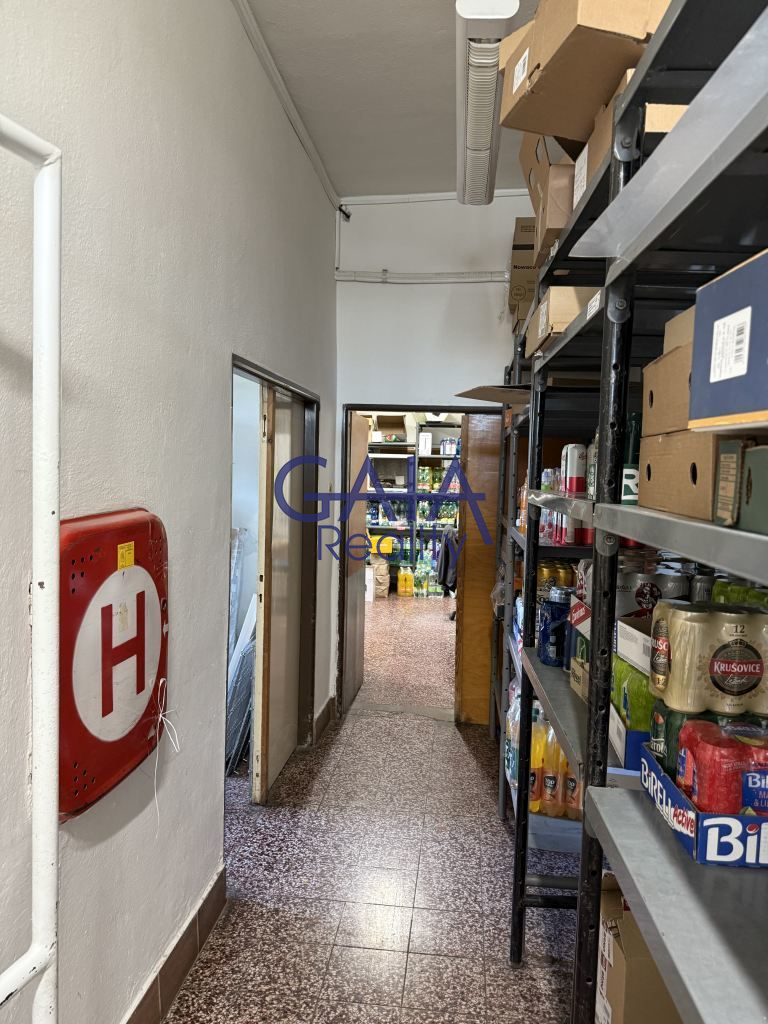 Obchodní prostor – u frekventované silnice a obchodní zóny - obrázek č.5