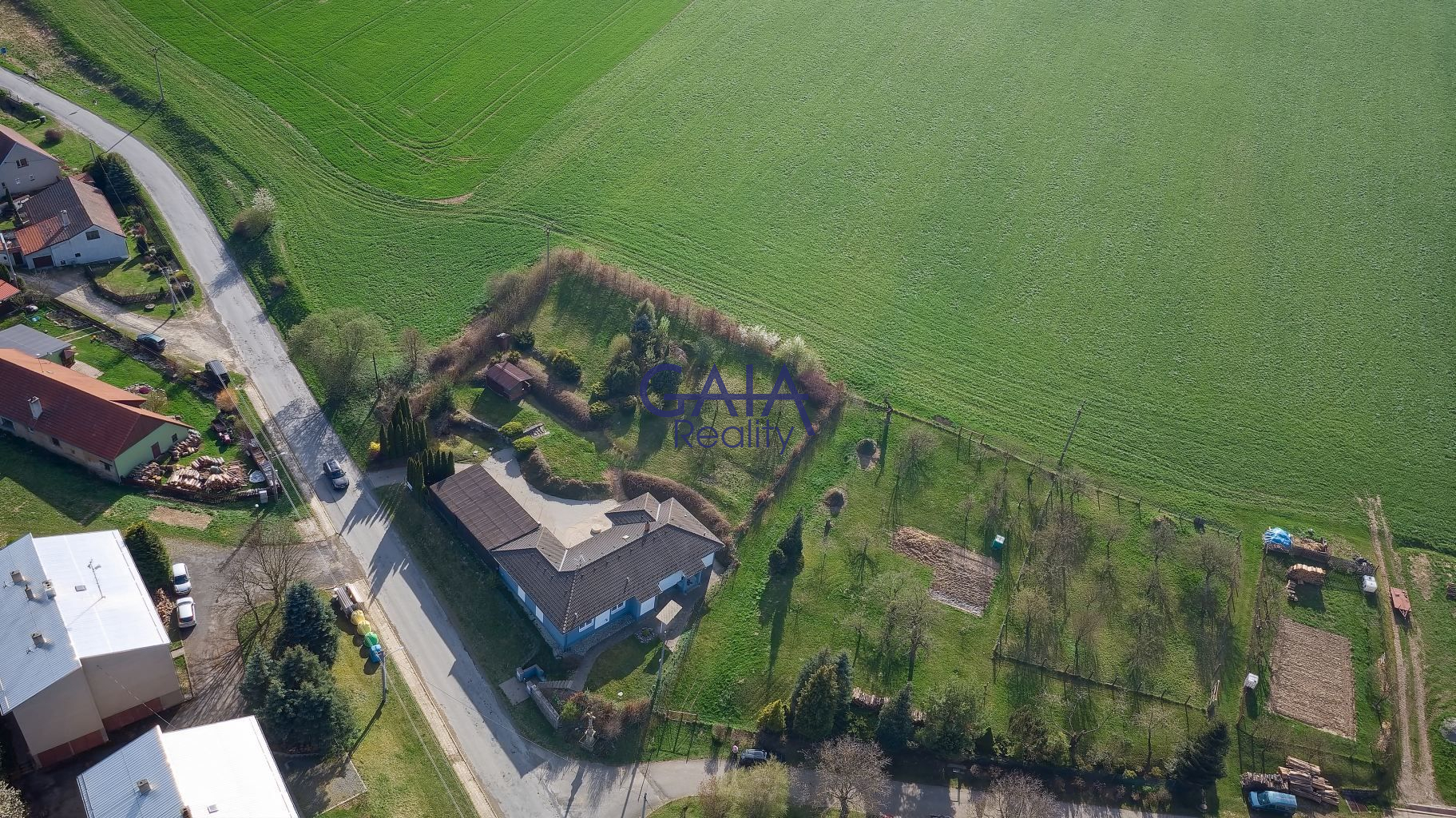 Rodinný dům v srdci přírody s garáží a dílnou - obrázek č.20