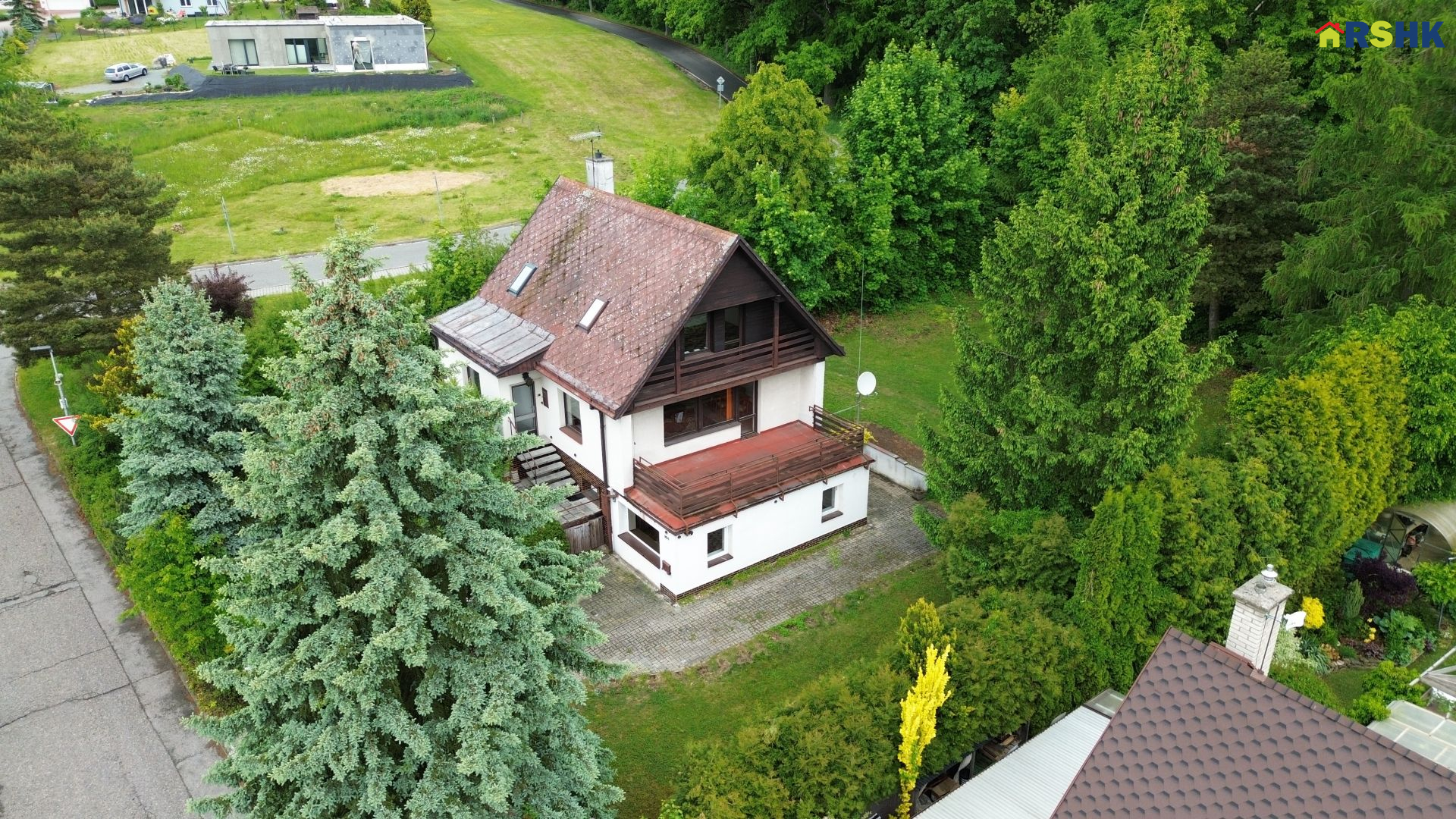 Prodej RD se zahradou na exkluzívním místě - obrázek č.1