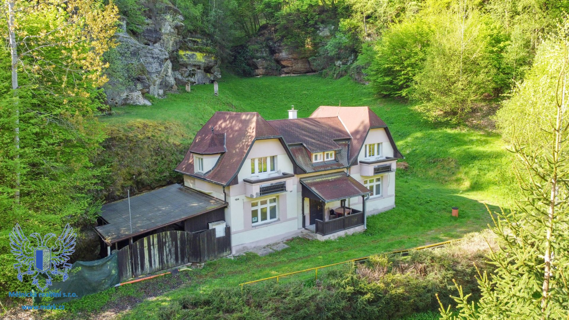 Prodej apartmánového domu Kokořínský důl - titulní obrázek--