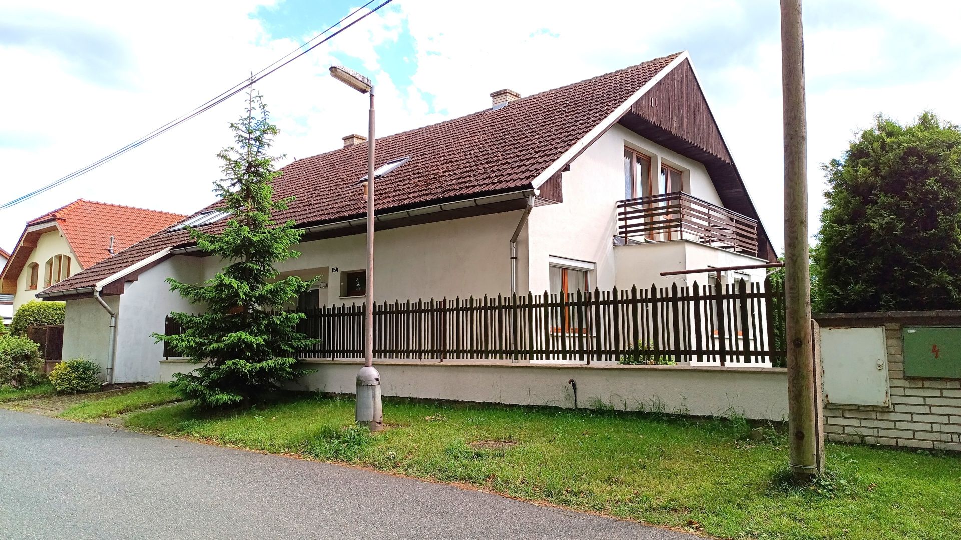 Velký RD 5+1 se 2 koupelnami a bazénem ve Vrbové Lhotě - obrázek č.10