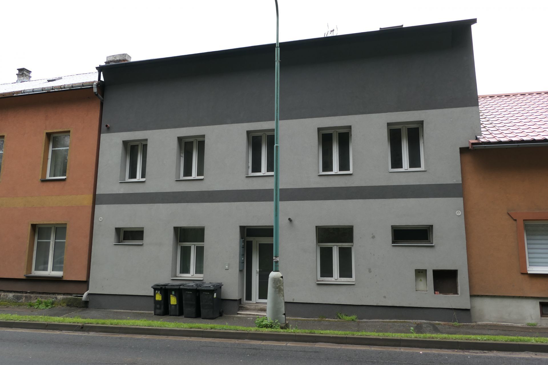 Bytový dům, Hronov, okres Náchod - titulní obrázek--