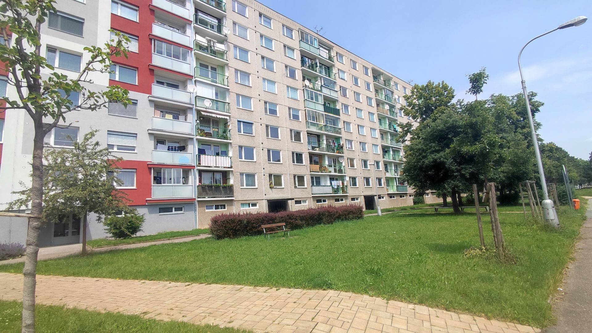 Pronájem bytu 1+1 (35m2) v Hradci Králové - ul.Jana Masaryka - titulní obrázek--