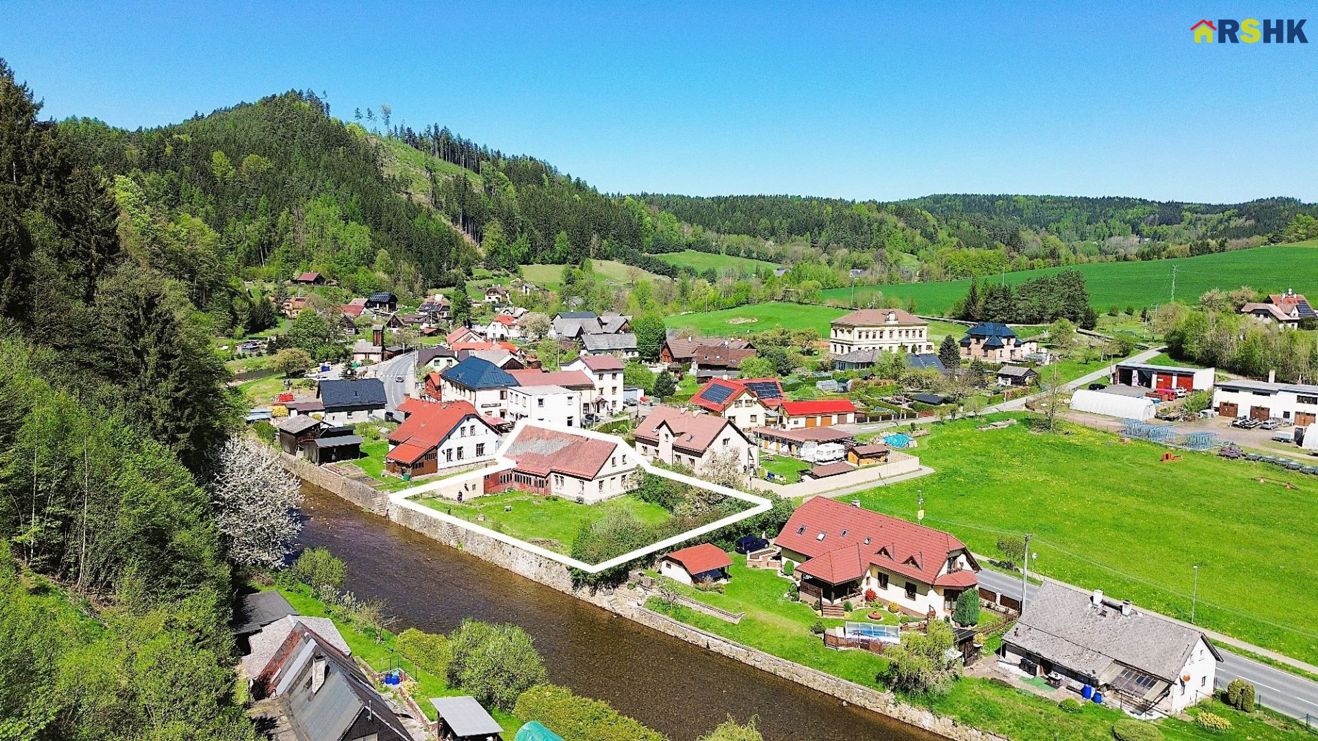 Prodej RD k rekonstrukci, Suchovršice, pozemek 1.416 m2 - obrázek č.3