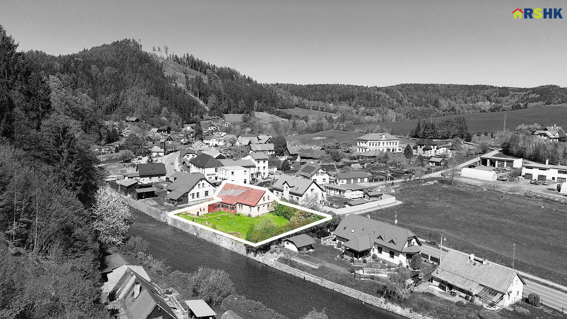 Prodej RD k rekonstrukci, Suchovršice, pozemek 1.416 m2 - obrázek č.4