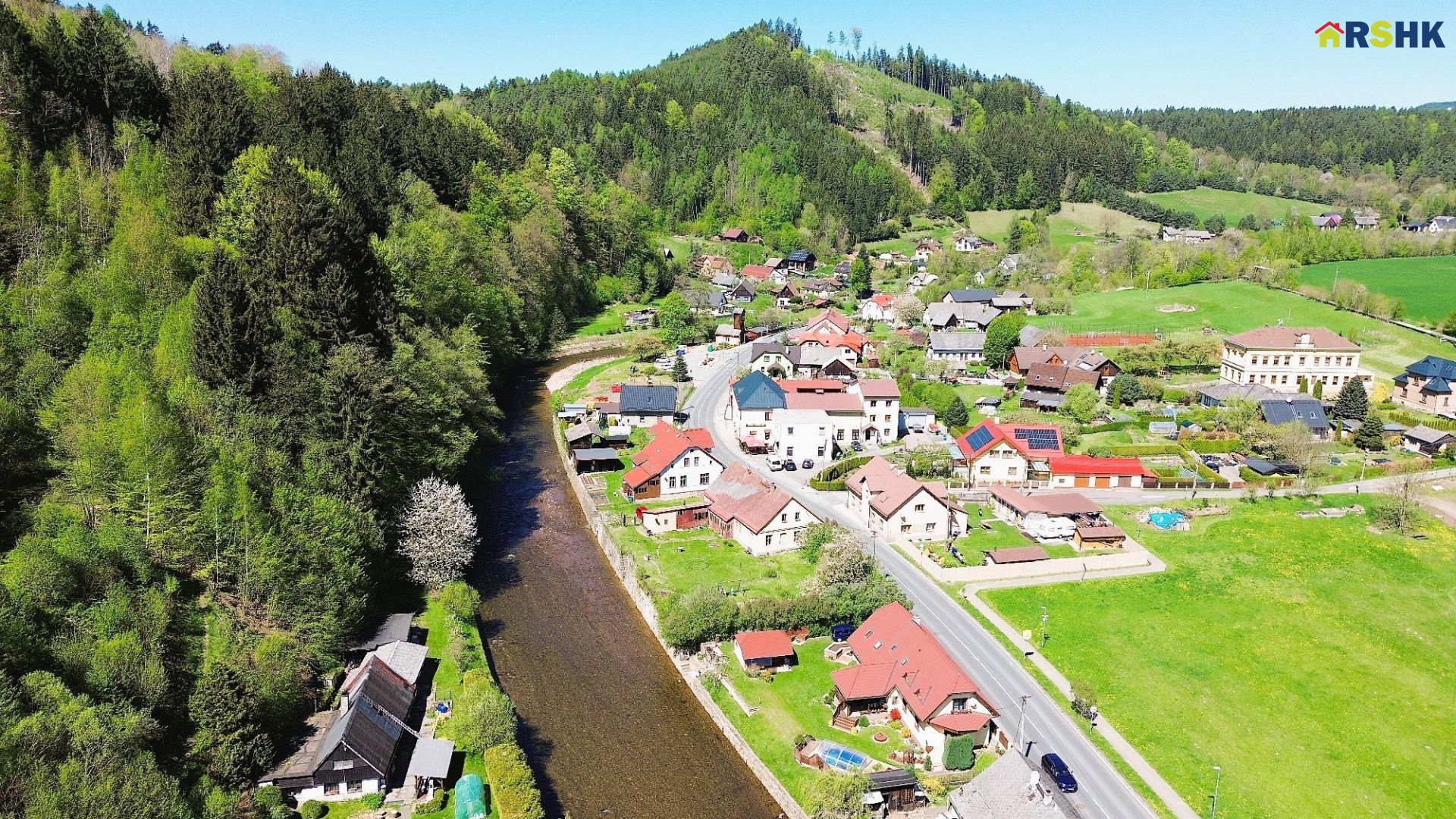 Prodej RD k rekonstrukci, Suchovršice, pozemek 1.416 m2 - obrázek č.5