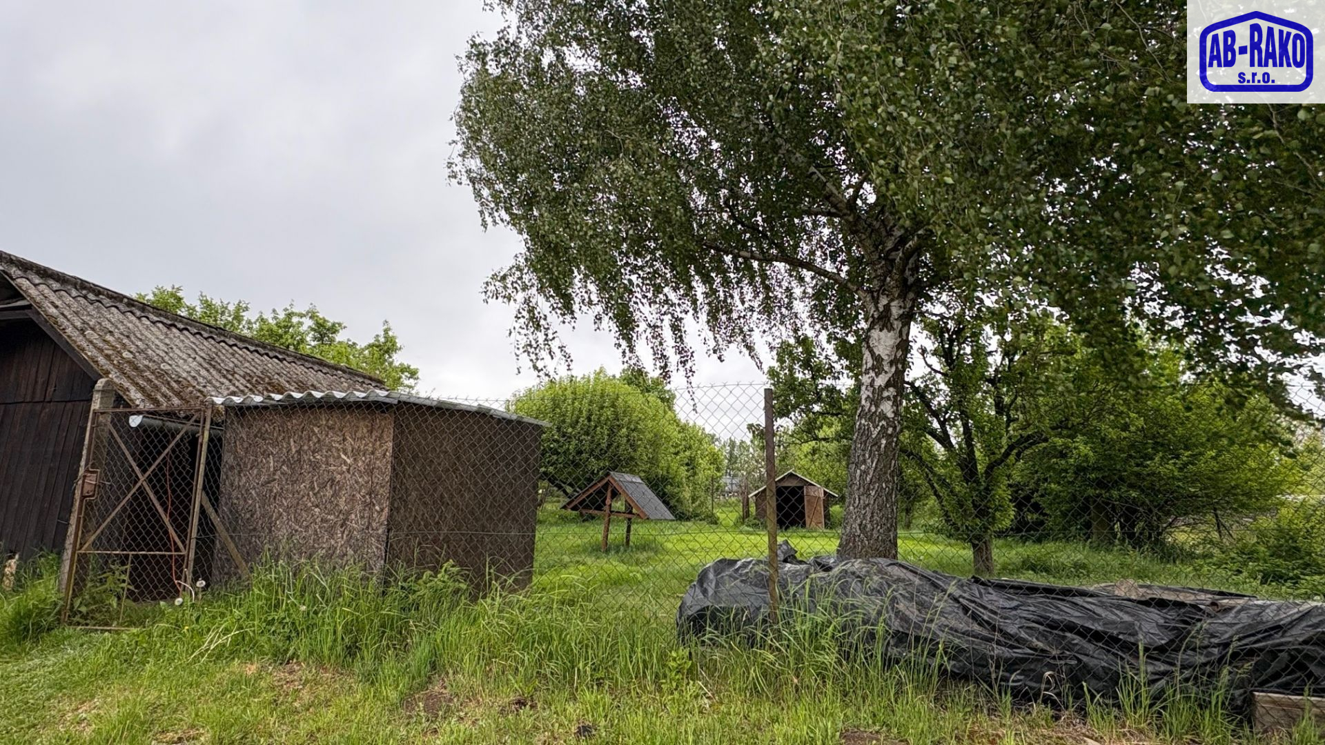 ZASTAVITELNÝ pozemek se zahradou na okraji Kunžaku - titulní obrázek--