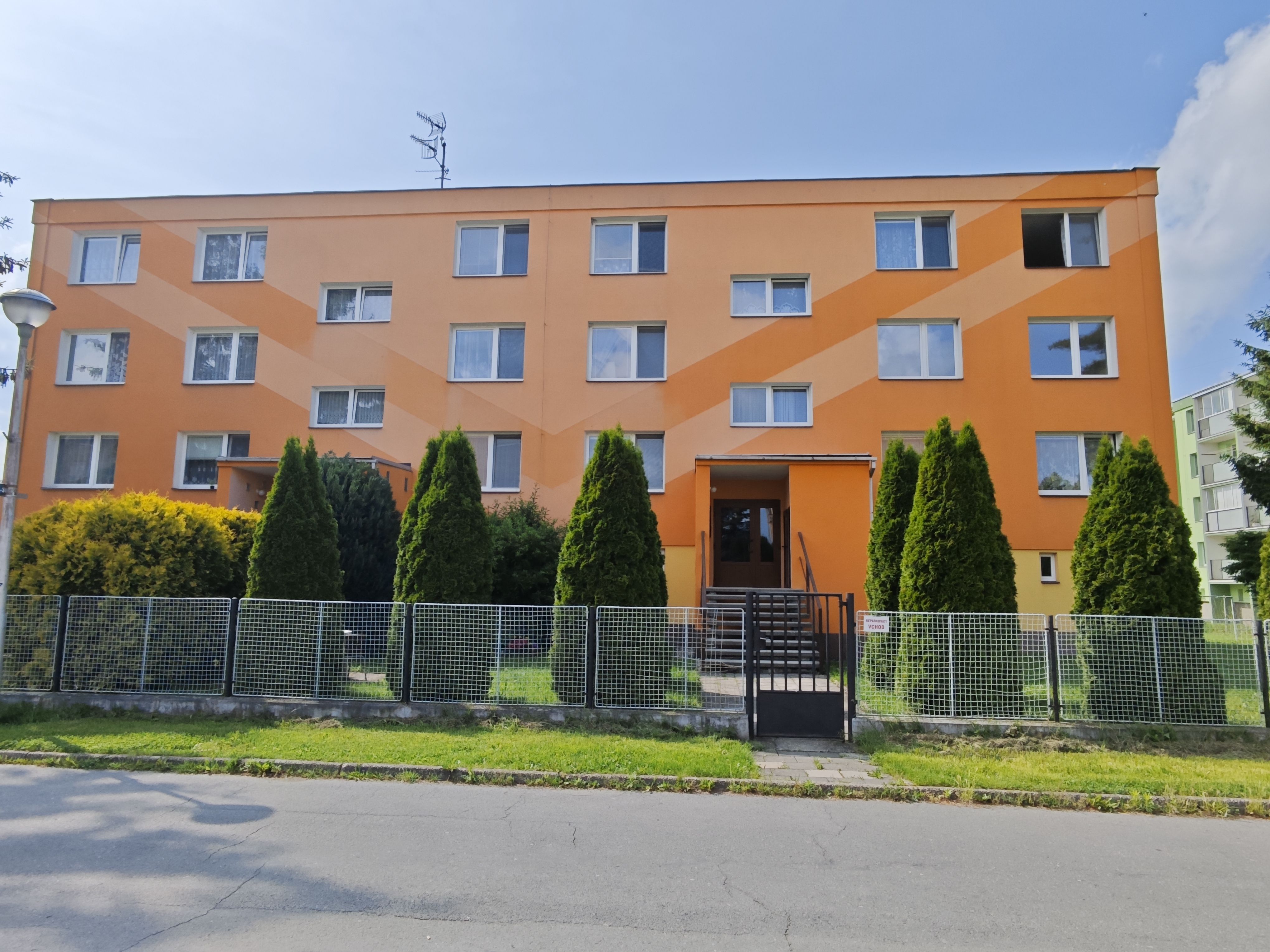 Pronájem hezkého bytu 3+1 po rekonstrukci ve Štěpánově - titulní obrázek--