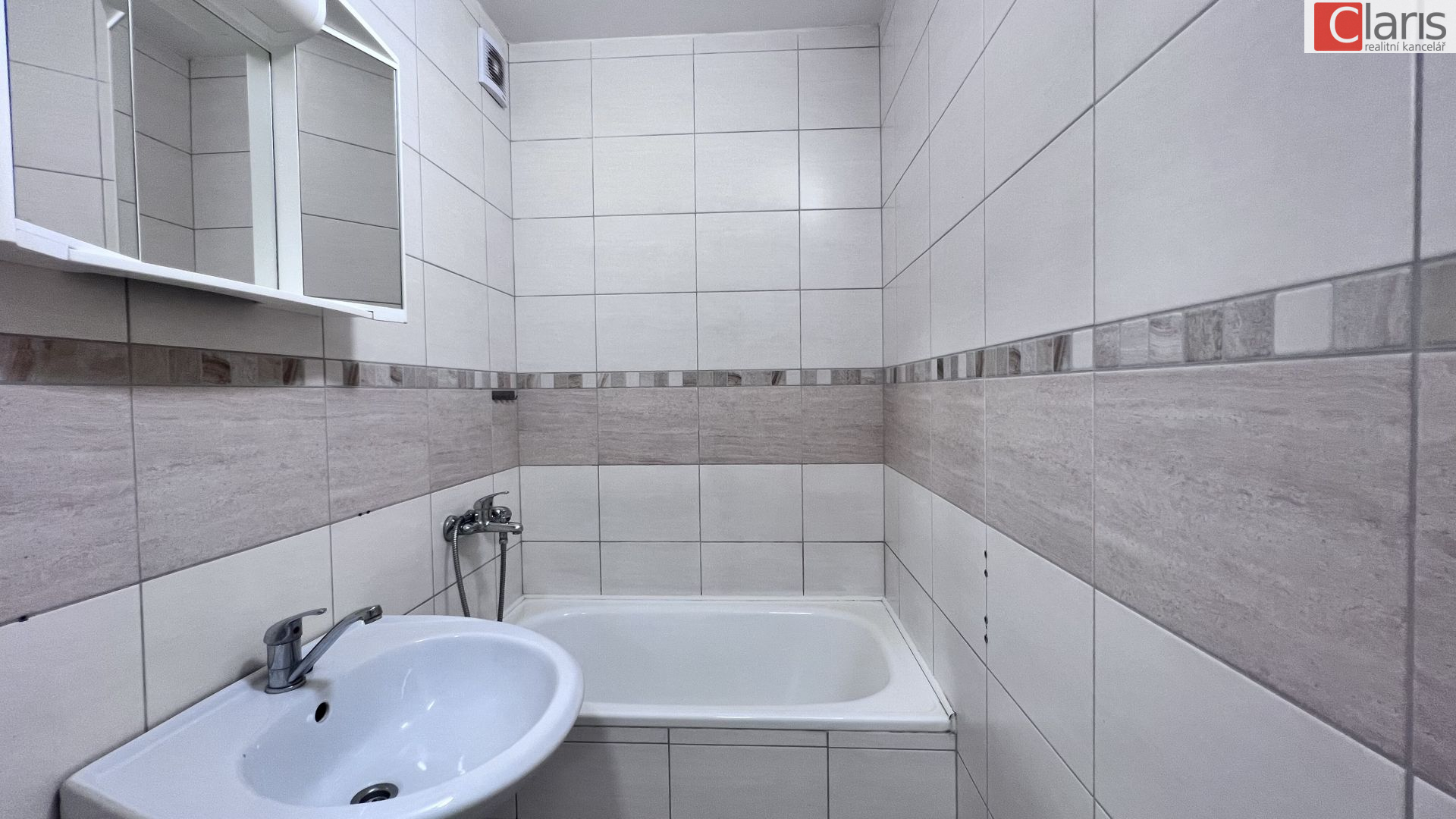 Pronájem 1+1 Příbor, ul Pionýrů - titulní obrázek--