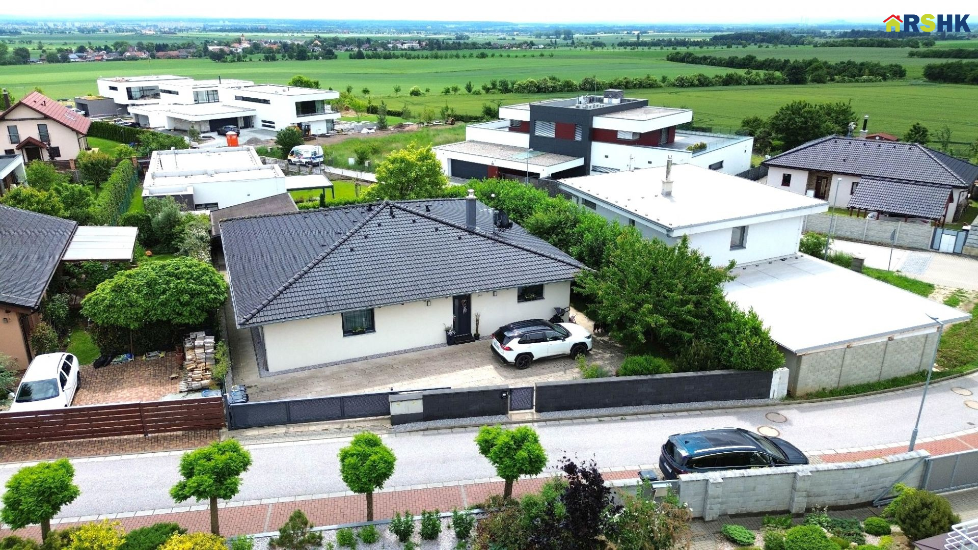 Nadstandardní rodinný dům ve Stěžírkách s menší zahradou - obrázek č.27