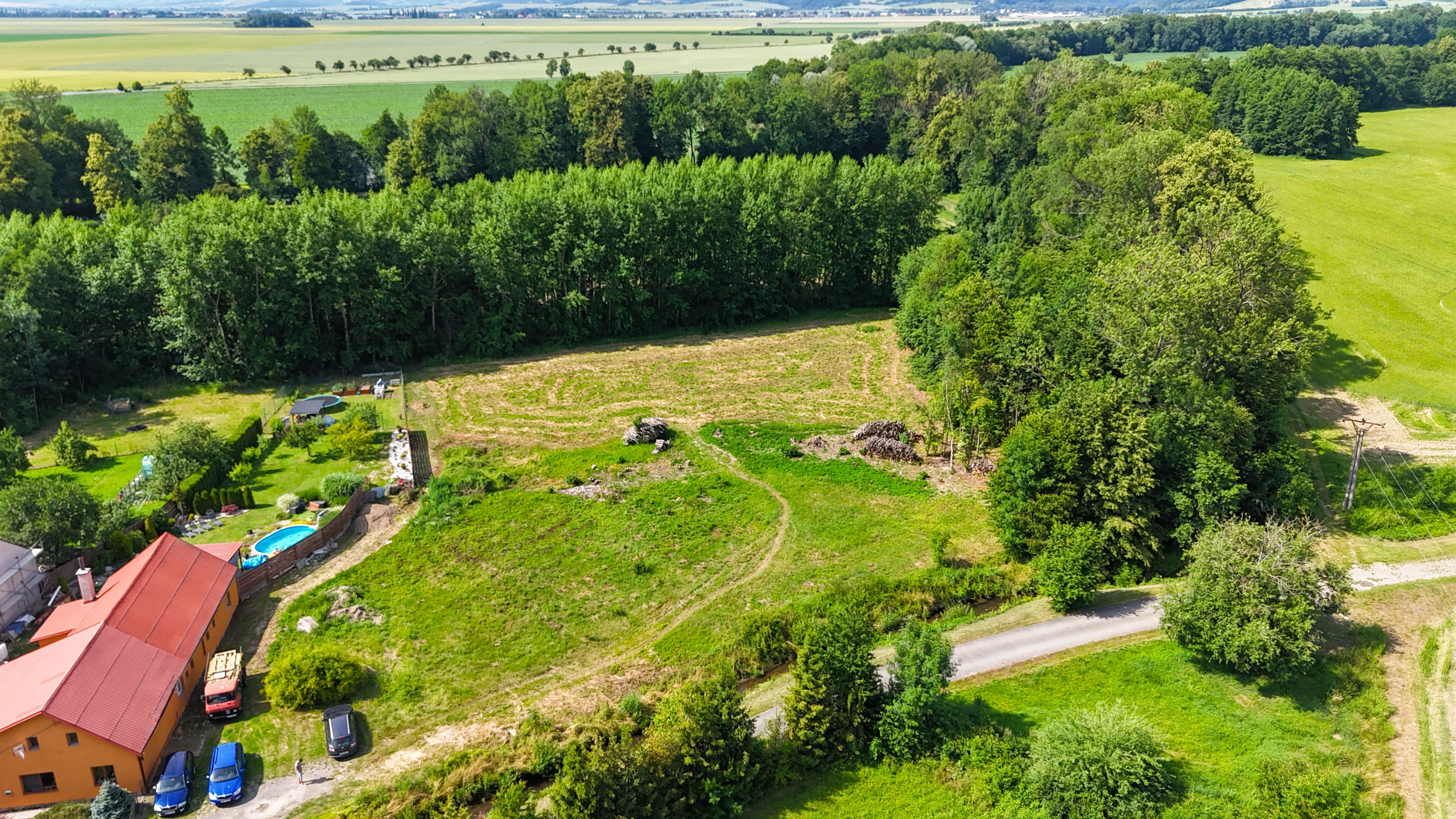 Stavební pozemek 6794 m² – Haukovice u Uničova - titulní obrázek--