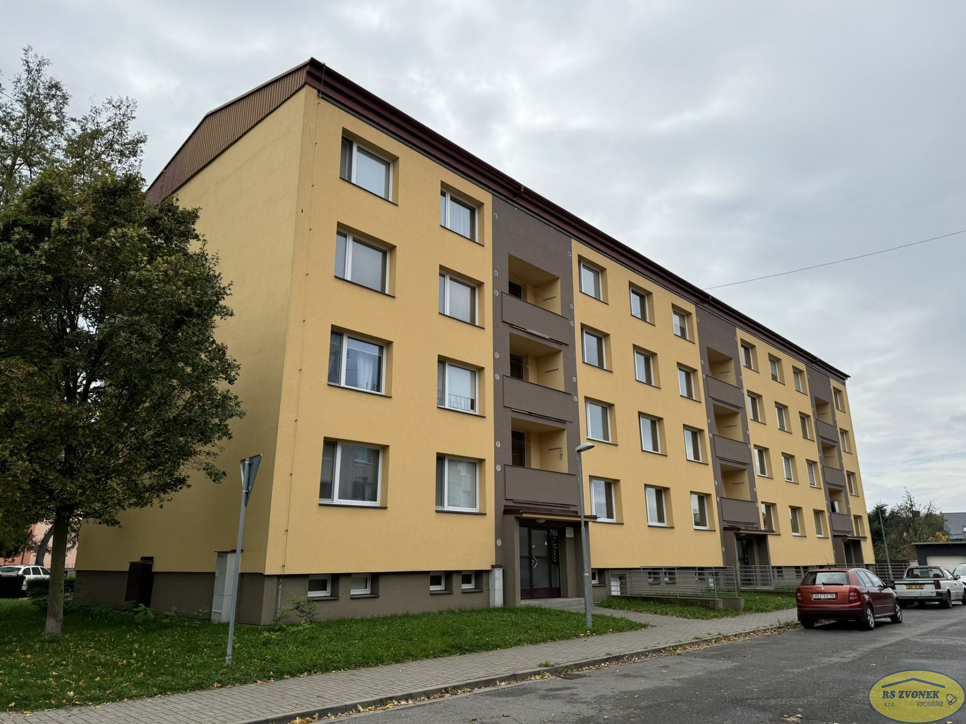 Pronájem BOV 2+1 Nádražní ul., Chropyně - titulní obrázek--