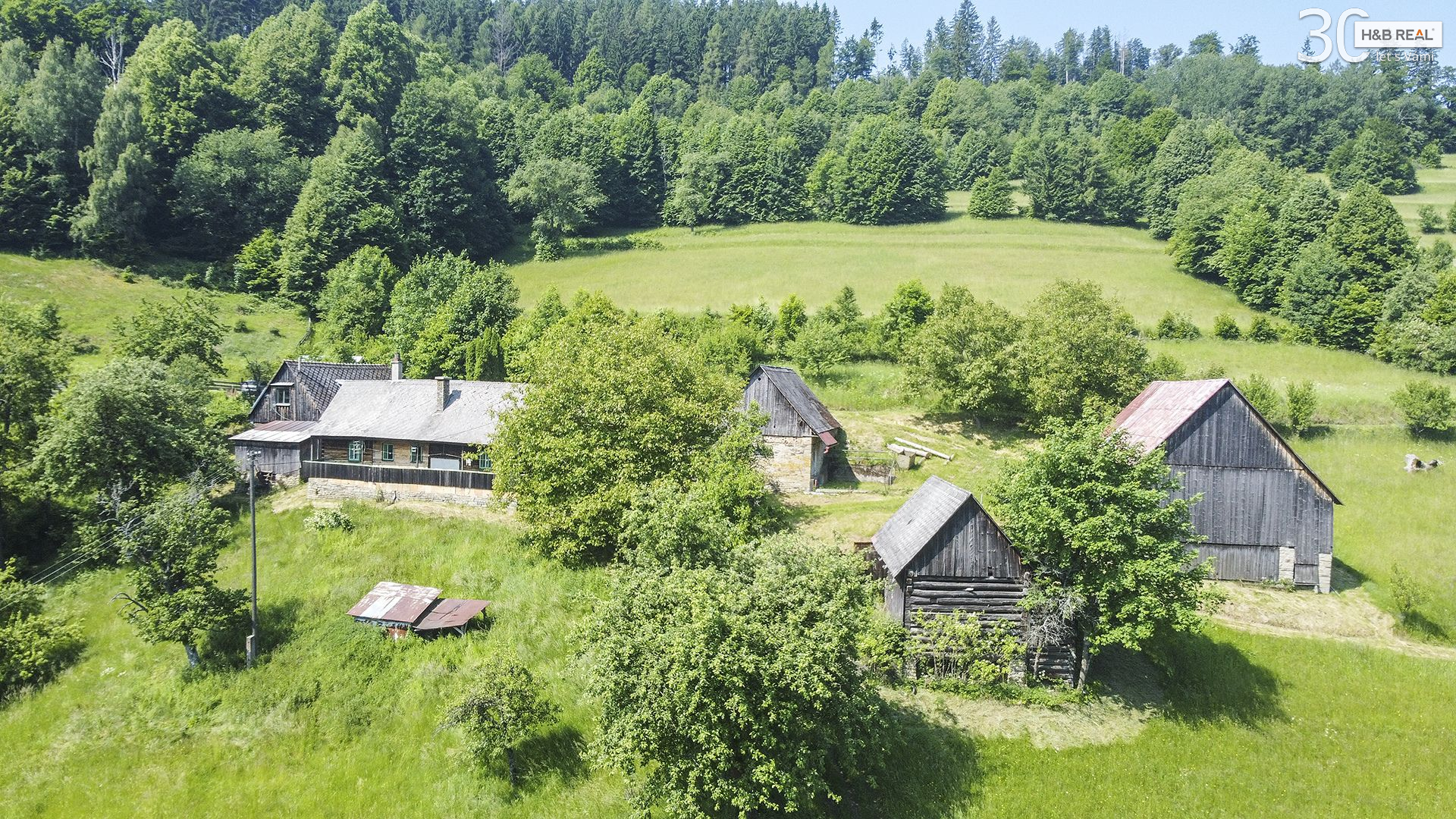 Prodej 2 valašských chalup Huslenky - titulní obrázek--