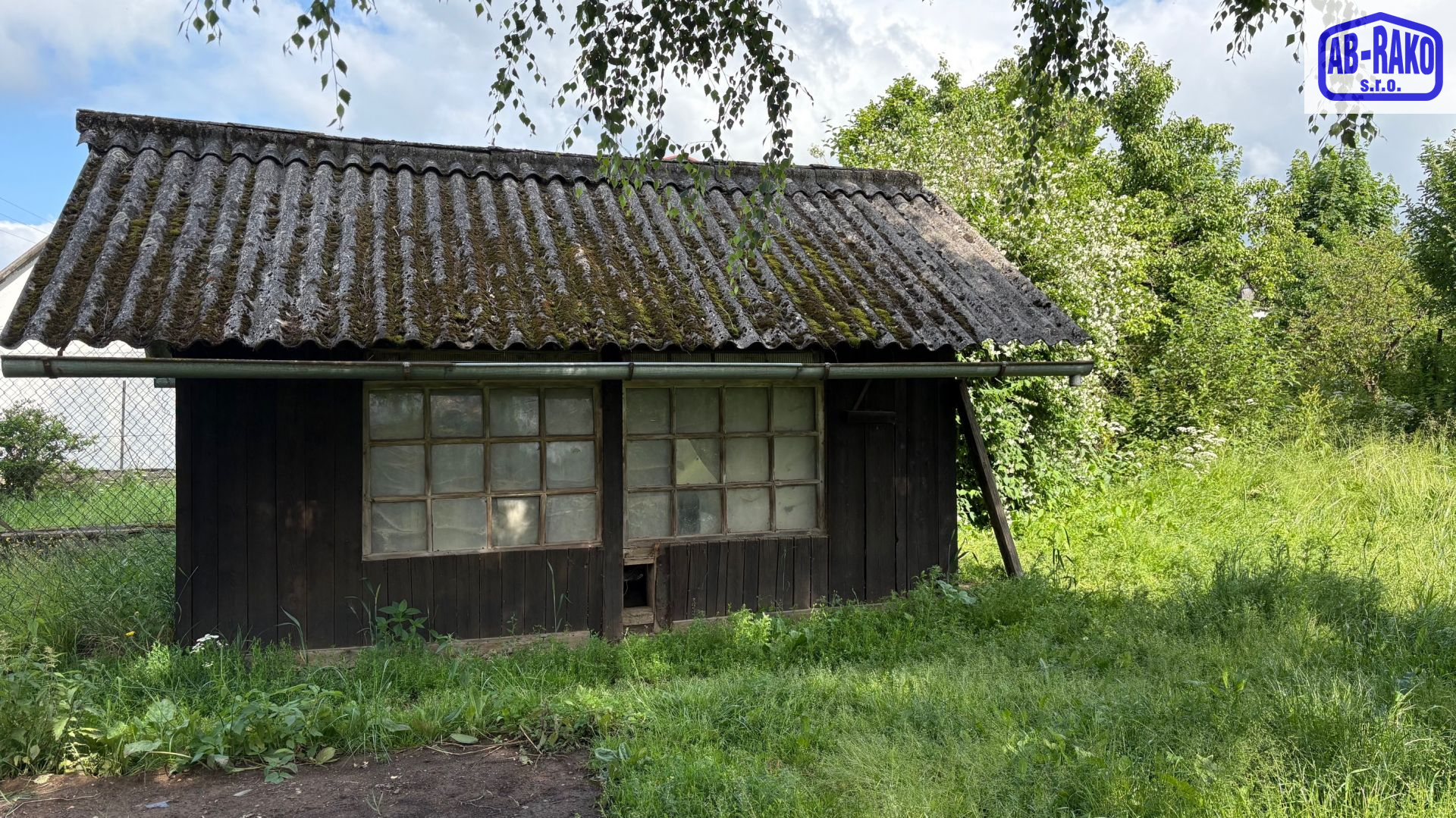 ZASTAVITELNÝ pozemek se zahradou na okraji Kunžaku - titulní obrázek--