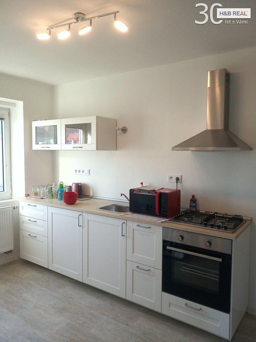 Pronájem prostorného rekonst. bytu 3+kk (Hranice, 75 m2) - titulní obrázek--