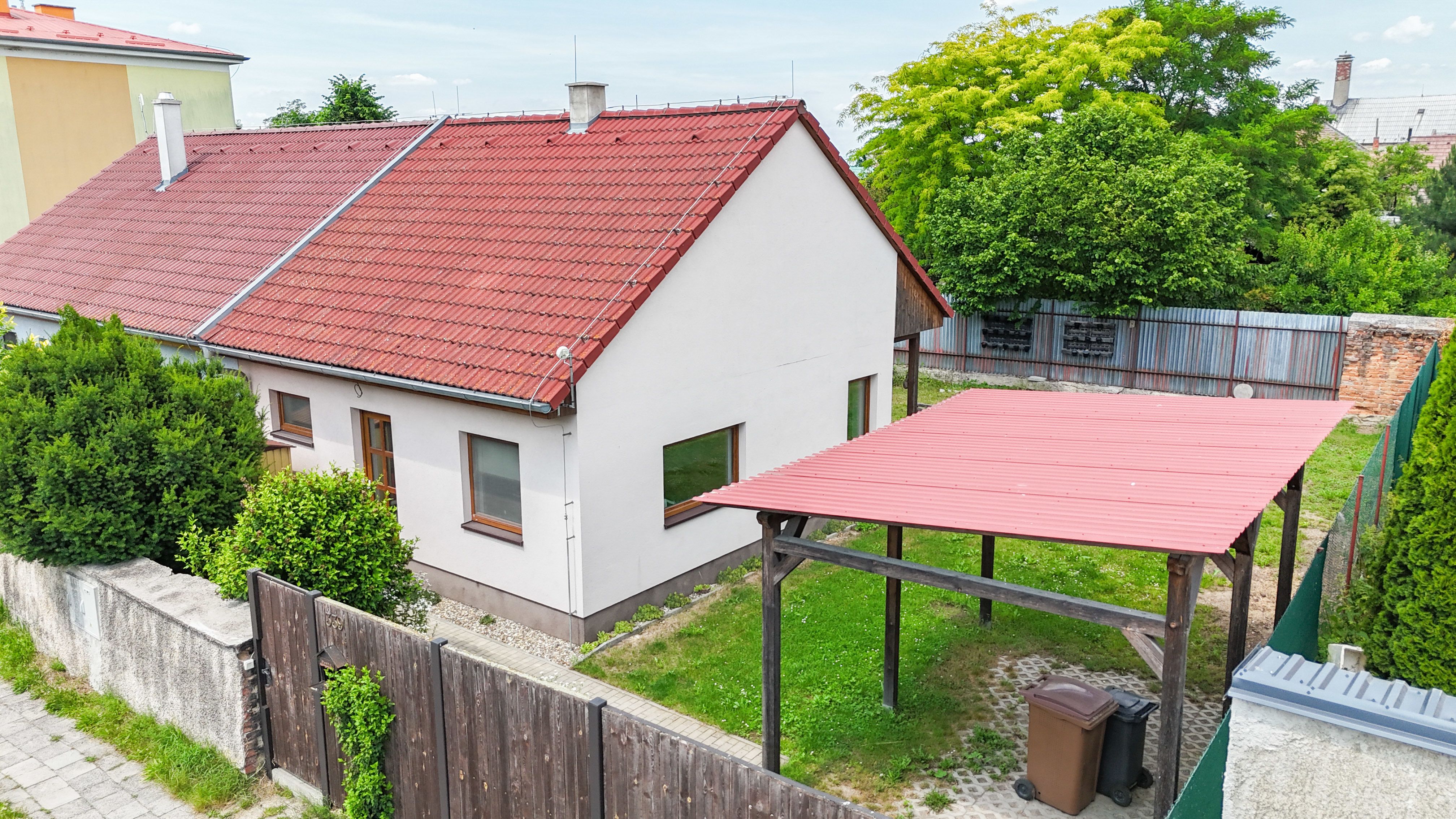 Prodej rodinného domu ve Skrbeni, ulice Vyhnálovská - titulní obrázek--
