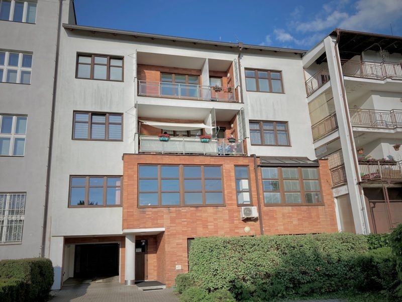 Pronájem bytu 2+kk, 62 m2 v centru Nového Města n/Met. - titulní obrázek--