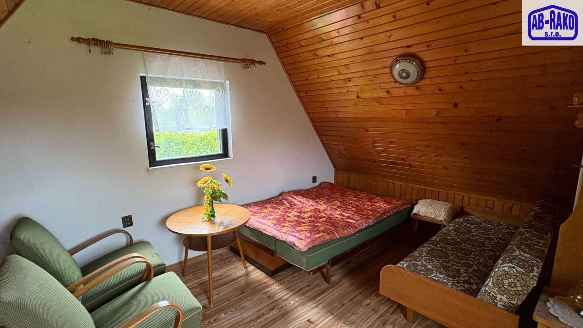 Zděná chata se vééélkou zahradou za Novou Včelnicí - obrázek č.3