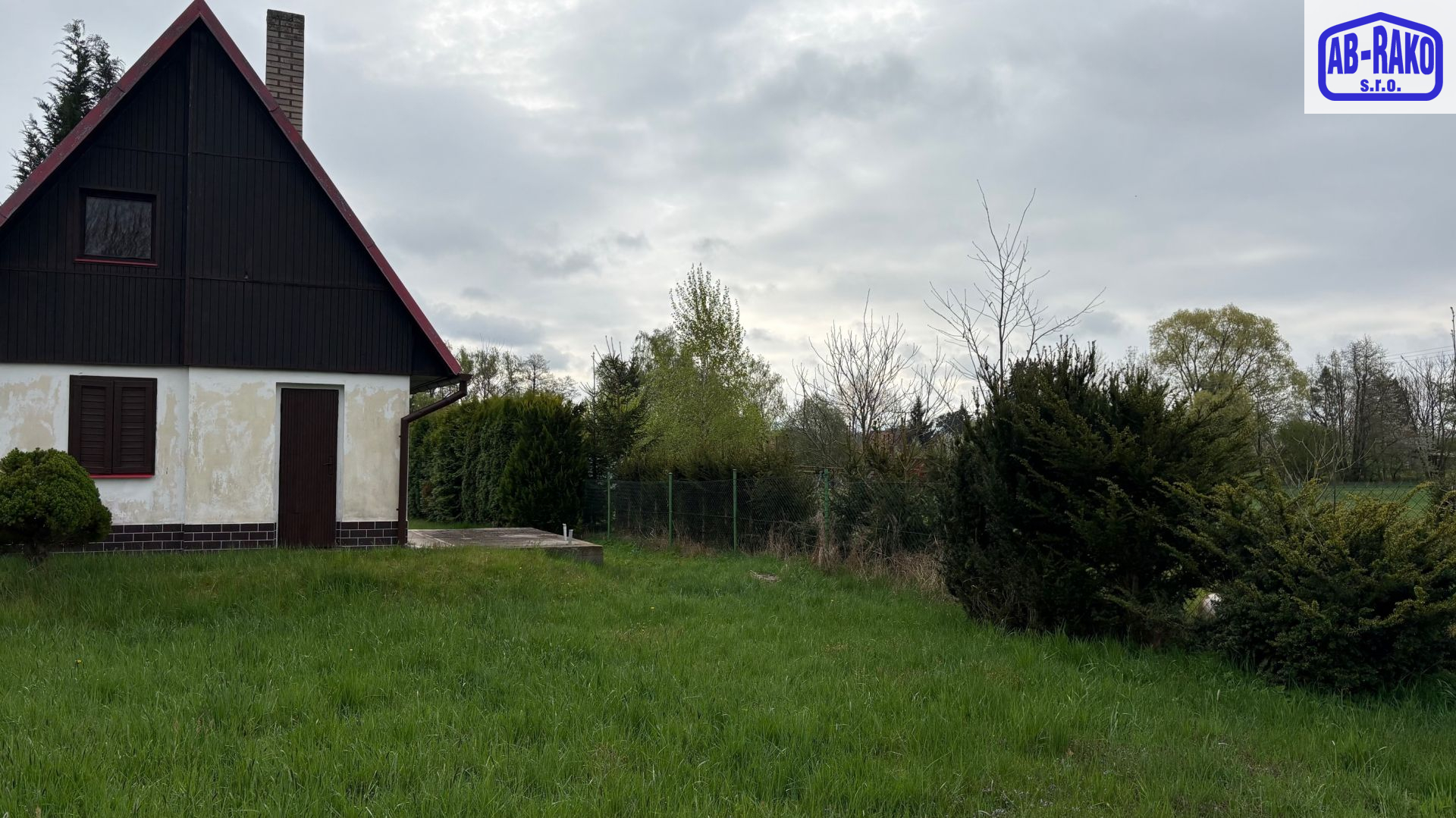 Zděná chata se vééélkou zahradou za Novou Včelnicí - obrázek č.13