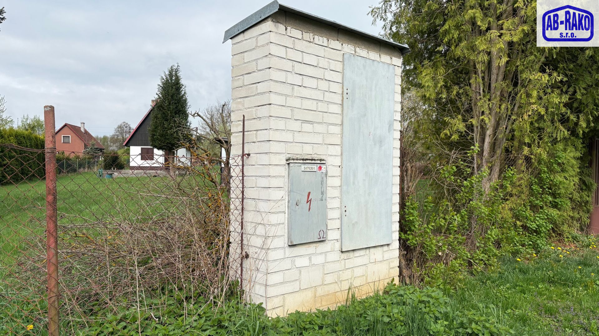 Zděná chata se vééélkou zahradou za Novou Včelnicí - obrázek č.15